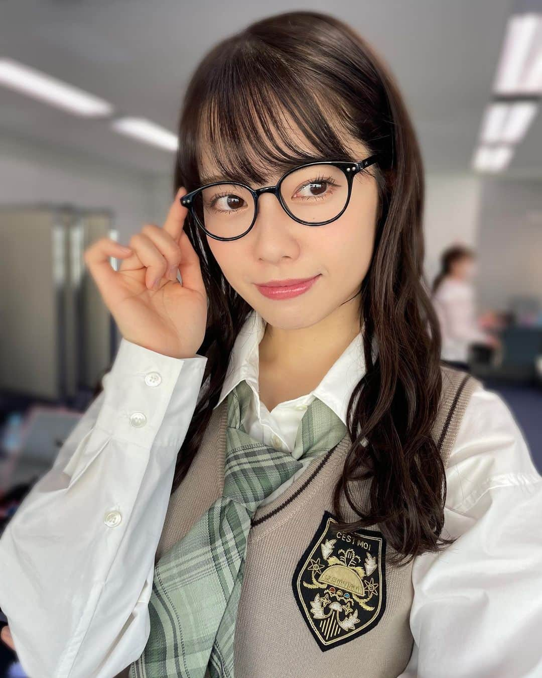 小田えりなさんのインスタグラム写真 - (小田えりなInstagram)「👓 #プレミアMelodiX #どうしても君が好きだ  メガネをかけての歌番組出演でした🤓 この時の制服衣装もすきだああああ！！！ かわいいいいいいいあああああああああああ🌱  #AKB48 #めがね女子 #めがねっこ #制服」5月4日 18時13分 - odenchannn