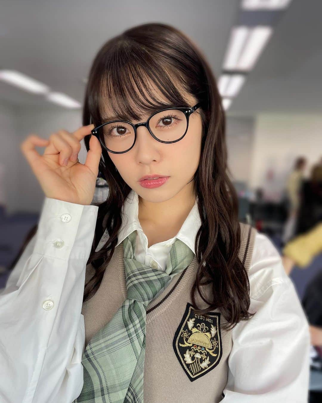 小田えりなさんのインスタグラム写真 - (小田えりなInstagram)「👓 #プレミアMelodiX #どうしても君が好きだ  メガネをかけての歌番組出演でした🤓 この時の制服衣装もすきだああああ！！！ かわいいいいいいいあああああああああああ🌱  #AKB48 #めがね女子 #めがねっこ #制服」5月4日 18時13分 - odenchannn