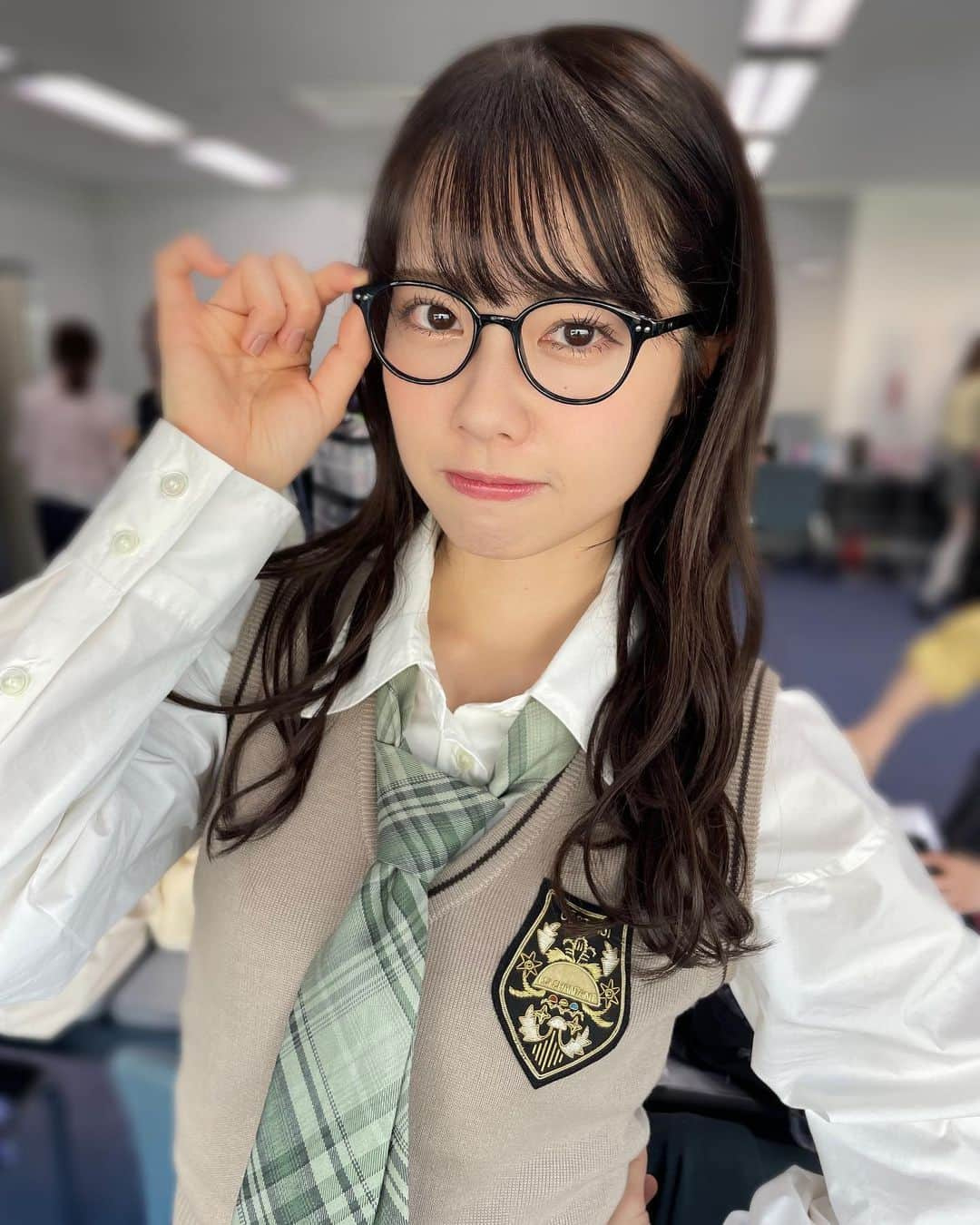 小田えりなさんのインスタグラム写真 - (小田えりなInstagram)「👓 #プレミアMelodiX #どうしても君が好きだ  メガネをかけての歌番組出演でした🤓 この時の制服衣装もすきだああああ！！！ かわいいいいいいいあああああああああああ🌱  #AKB48 #めがね女子 #めがねっこ #制服」5月4日 18時13分 - odenchannn