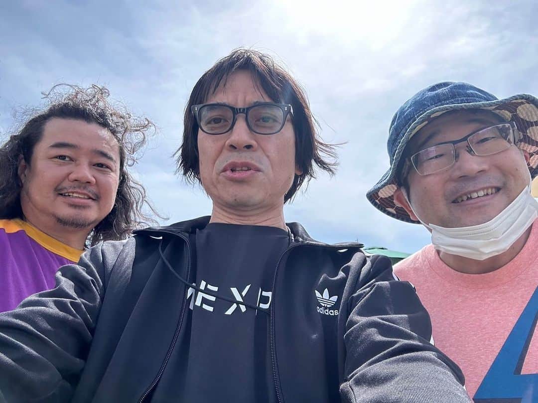 山口隆のインスタグラム：「OTODAMAで大大好きなロックンローラーの方とお会いできました！ この方のつくった曲を何度も何度も聴いてオレたちは過ごしてきたんだぜ！ リスペクト&ラブ！ロックンロール！  写真 YO-KING先輩」