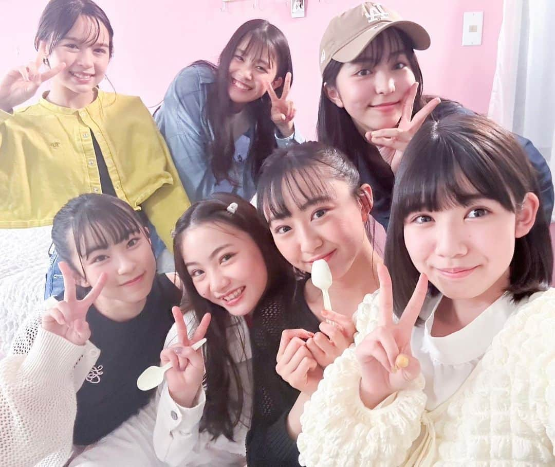 伊藤沙音さんのインスタグラム写真 - (伊藤沙音Instagram)「🧁🐰  ニコラ6月号「中2モ全員集合で初あそび」のオフショ！  ニコプチからアンナ、ハルハ、ヒヨリが進級してきました~‪💞‬  ふたチームに別れてデコパフェ作りのバトルをしたよ！7人でとっても楽しい撮影でした➰ 進級組も加わった新中2みんなよろしくね🫶🏻 ̖́-‬  ニコラTVで撮影の様子も見れるので是非チェックしてね🙌🏻  今日もInstagram遊びに来てくれてありがとう🎀  #伊藤沙音#シャノン #松田美優#ミユウ #国本姫万里#ヒマリ #青山姫乃#ヒメノ #星乃あんな‪#アンナ #星名はるは#ハルハ #白水ひより#ヒヨリ #ニコラ#nicola#ニコモ#ニコラ6月号発売中 #エヴァーグリーンエンタテイメント」5月4日 18時19分 - shannon_ito_official