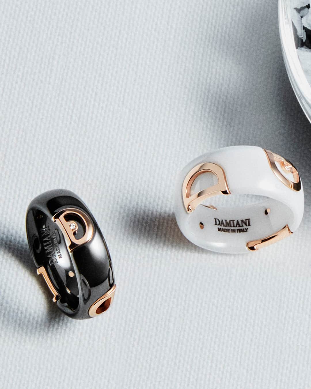 ダミアーニのインスタグラム：「Iconic gift ideas for the trendiest Moms.  #DamianiDIcon #TastetheItalianExcellence #Damiani #Handmade #MadeInItaly」