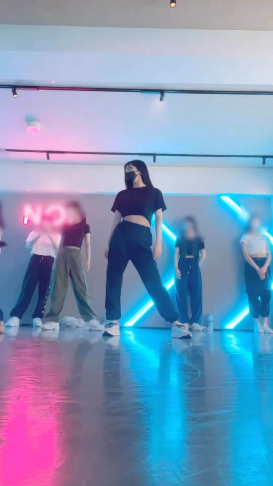 栗田桃花のインスタグラム：「ダンス動画🕺 newjeans大好き🫶デビューのときからずっとヘリン推しです♡全員可愛くて最高…❣️  🎧hype boy MAMA ver./NewJeans  #ダンス動画  #kpopdancecover  #kpopdance #newjeans #hypeboy #hypeboydancecover」