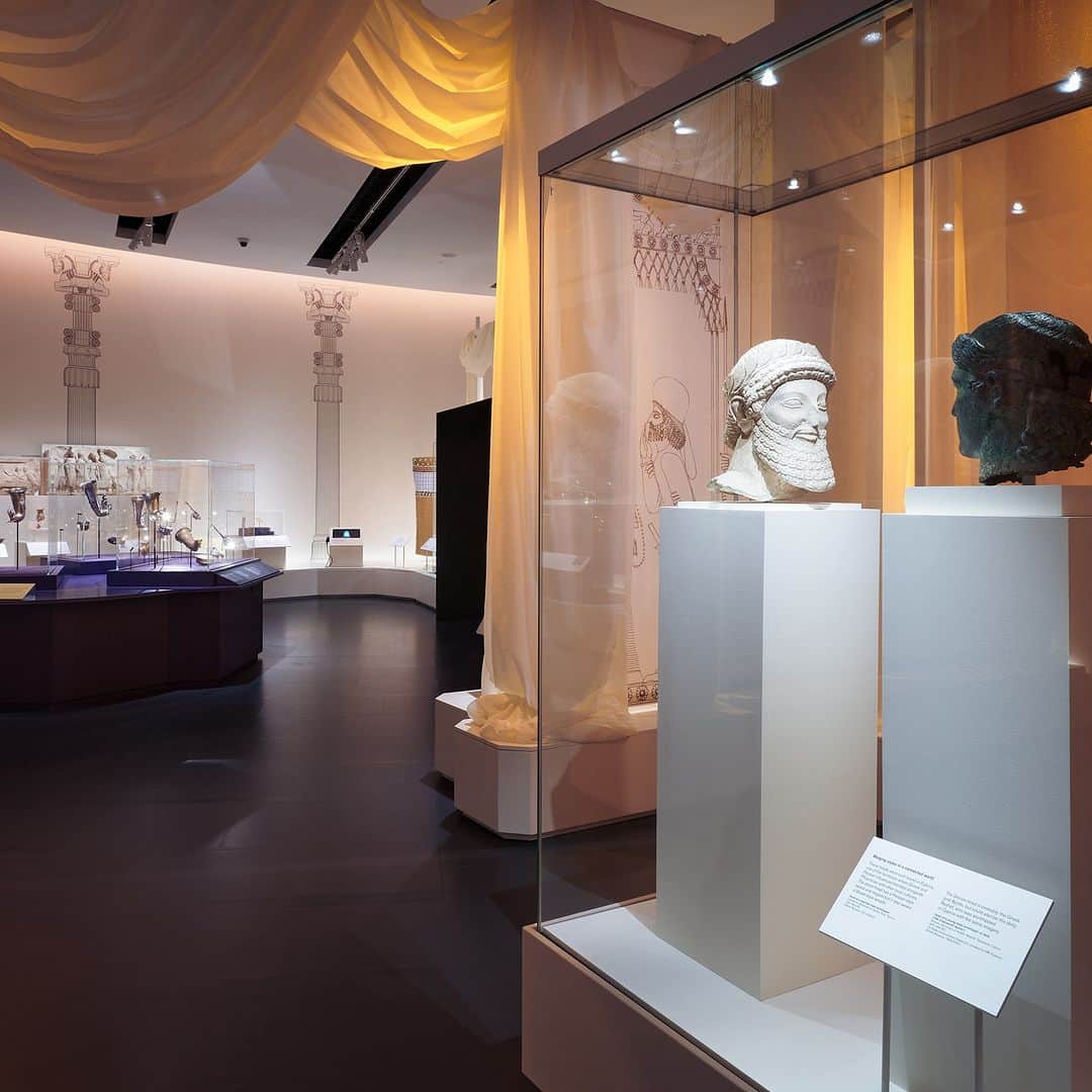 大英博物館のインスタグラム：「Our brand-new #LuxuryAndPowerExhibition is now open!   ★★★★ ‘utterly beautiful’ – The Times ★★★★ ‘dazzling’ – The Telegraph ★★★★ ‘gorgeous’ – Evening Standard  Book your tickets via the link in our bio 🎫   Explore how luxury was used as a political tool in the Middle East and southeast Europe in the first millennium BC, from the royal Achaemenid court of Persia to Alexander the Great and the Hellenistic age he ushered in.  🏛 ‘Luxury and power: Persia to Greece’ is on display until 13 August.   Tickets are selling fast – book yours today via the link in our bio.   Supported by  American Friends of the British Museum  BullionVault   📸 Inside the exhibition.  #BritishMuseum」