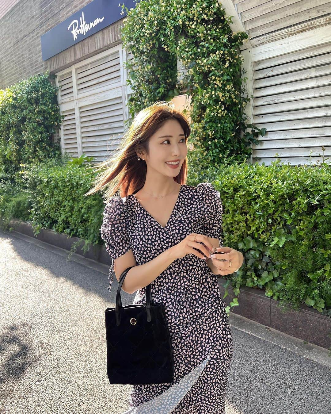 一木美里さんのインスタグラム写真 - (一木美里Instagram)「🌈☀️☕️  虹が出るほどいいお天気に、 Happyな気持ちになる🍀♡  dress #rosyluce  bag #metrocity  shoes #hermes   #ootd#coordinate#fashion#コーデ#ワンピース#私服#ファッションコーデ#韓国ファッション」5月4日 18時46分 - misato_ichiki