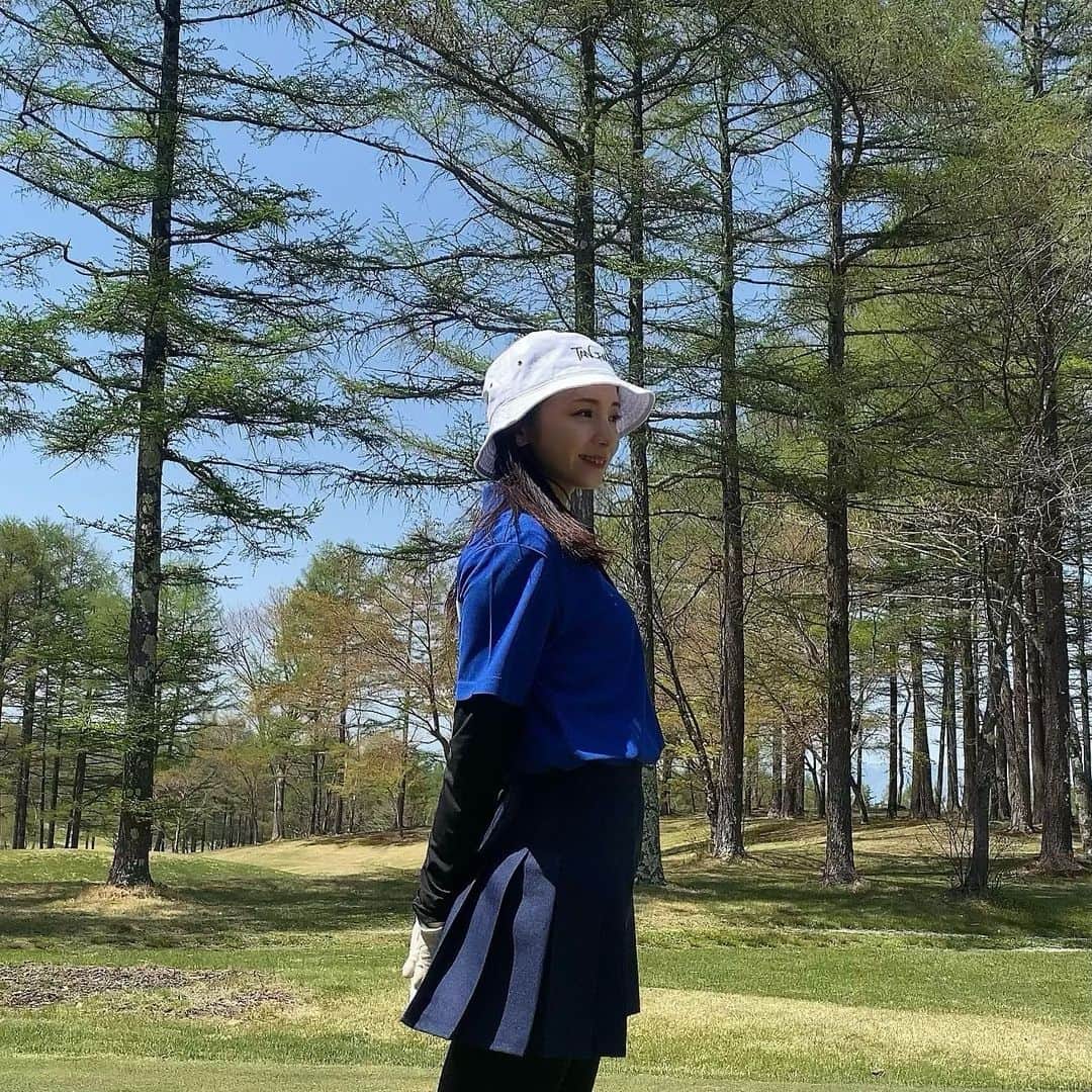 入来茉里さんのインスタグラム写真 - (入来茉里Instagram)「GOLF⛳️ @tangram_tokyo  緑🟢 vs 青🟦 😗？？？  GW皆さんのんびり出来ましたか😊？？  #golf #ゴルフ #ゴルフウェア #golfwear #tangram #ゴルフ女子 #ゴルフコーデ #バケハ」5月4日 18時50分 - iriki.mari_official