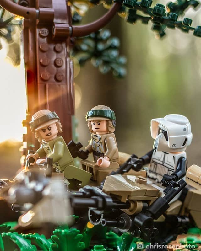 LEGOさんのインスタグラム写真 - (LEGOInstagram)「The battle between good and evil is on! May the 4th be with you!  📸: @by_a.n.n.a & @chrisrosephoto from @StuckinPlastic  #LEGO #StarWars #AFOL #ToyPhotography」5月4日 19時00分 - lego