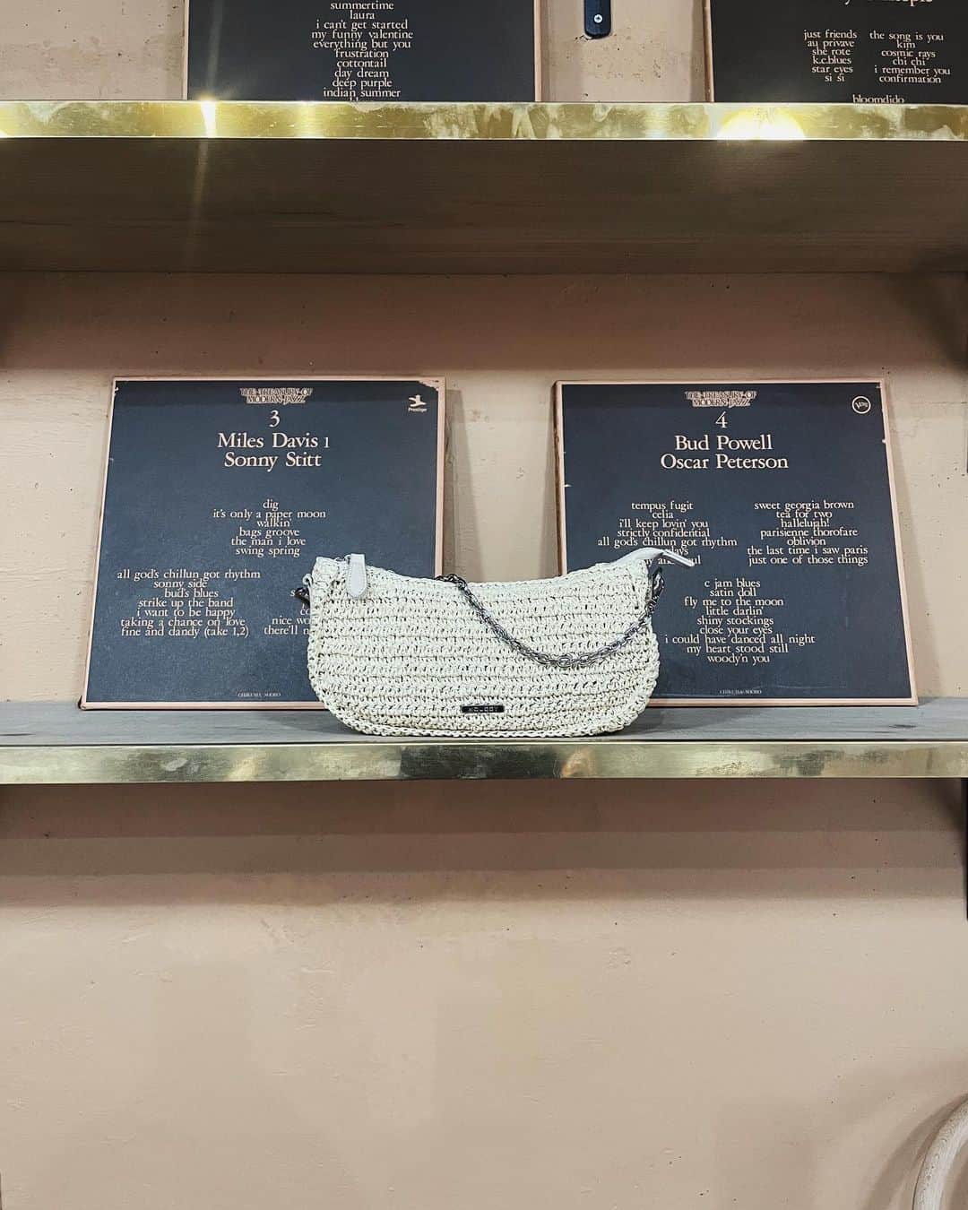のインスタグラム：「New In ・REMOVABLE SHOULDER BAG(010GSW51-1710) 全国のMOUSSY店舗／SHEL'TTER WEBSTOREにて5月18日(金)より発売予定。 #MOUSSY」