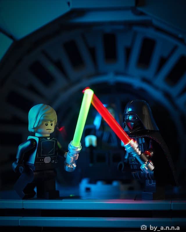 LEGOさんのインスタグラム写真 - (LEGOInstagram)「The battle between good and evil is on! May the 4th be with you!  📸: @by_a.n.n.a & @chrisrosephoto from @StuckinPlastic  #LEGO #StarWars #AFOL #ToyPhotography」5月4日 19時00分 - lego