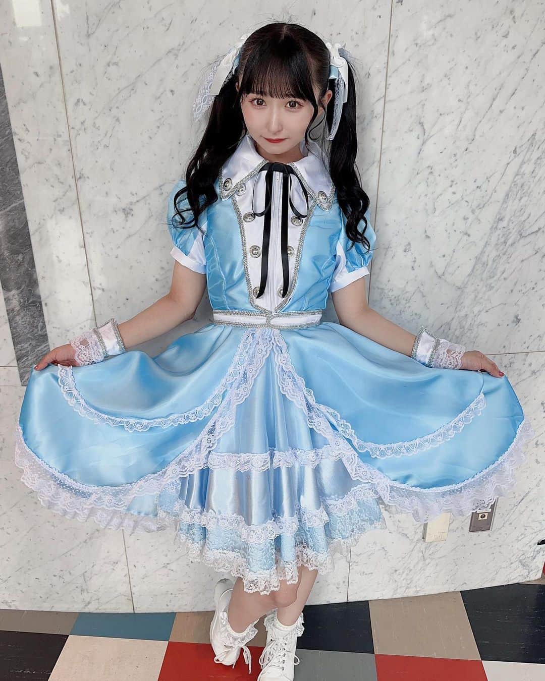 咲山しほのインスタグラム：「❤︎ . 新衣装🩵🖤 . 今回の衣装も かわいすぎるー！🥲♡♡ 2種類あって私はロングにした❕ . #アイドル #アイドル衣装 #japanesegirl #偶像 #可爱萌 #jpaneseido」