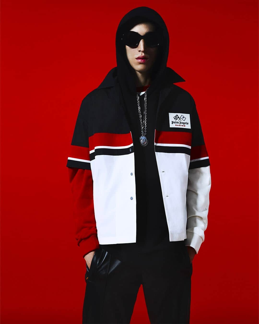 パーム・エンジェルスさんのインスタグラム写真 - (パーム・エンジェルスInstagram)「Sport motor inspired garment to enter the new season with a new pace.  As the Formula One schedule regains stage, add power to your daily track.  Now Available Palm Angels Racing and Palm Angels x MoneyGram Haas F1 Team Collections at palmangels.com  @haasf1team」5月4日 19時02分 - palmangels