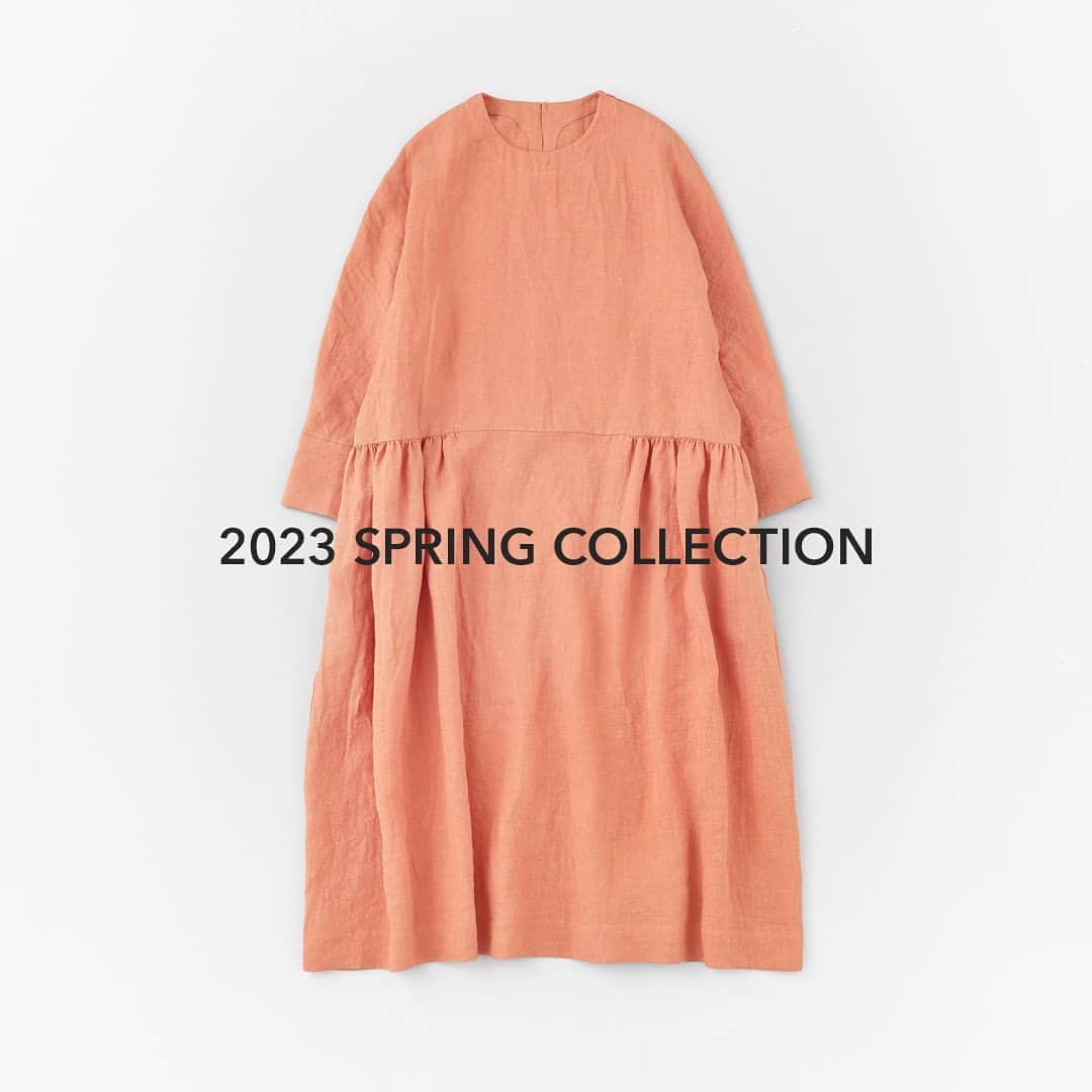 のインスタグラム：「・ 2023 Spring Collection  A&S各店に、2023SSコレクションのアイテムが順次入荷しています。  WEBサイトでは「2023 Spring Collection」を公開中。どうぞご覧ください。  New items from 2023 SS collection will launch at A&S flagship shops every month. Please also take a look at our new releases now available to see online.  @arts_and_science  価格やアイテムの詳細は、WEBサイトにてご覧いただけます。プロフィールのURLから ご覧ください。 For more details, tap the link in our bio.  入荷日はアイテムにより異なります。商品についてのお問い合わせは店舗、または WEBサイトのコンタクトフォームよりご連絡ください。 Launch dates will vary per item. For item requests and direct mail orders, please contact our shops directly or use our contact form from our official web page.  #artsandscience #artsandscienceaoyama #artsandsciencemarunouchi #andshopaoyama #overthecounterbyartsandscience #downthestairs #artsandsciencekyoto #andshopkyoto #hinartsandscience #artsandsciencedaikanyama #artsandsciencefukuoka」