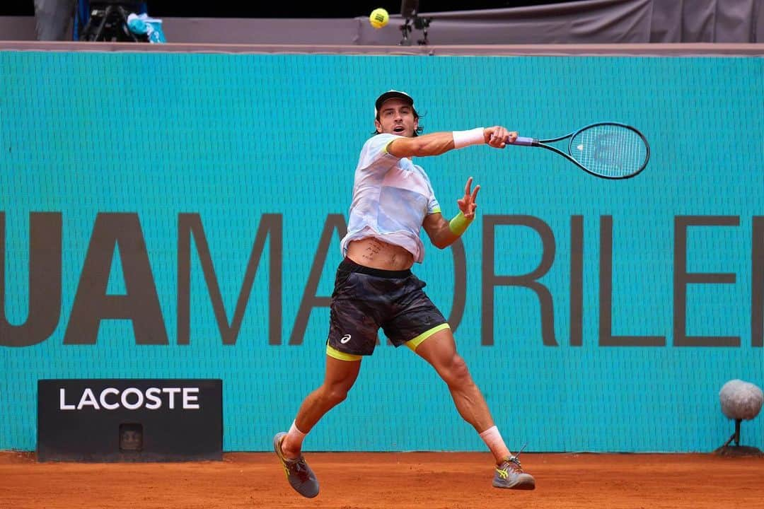 ボルナ・チョリッチさんのインスタグラム写真 - (ボルナ・チョリッチInstagram)「Semifinals! 😉🙌🏼🔥 Looking forward to tmrw's match 😄  📸: @mutuamadridopen」5月4日 19時18分 - bornacoric