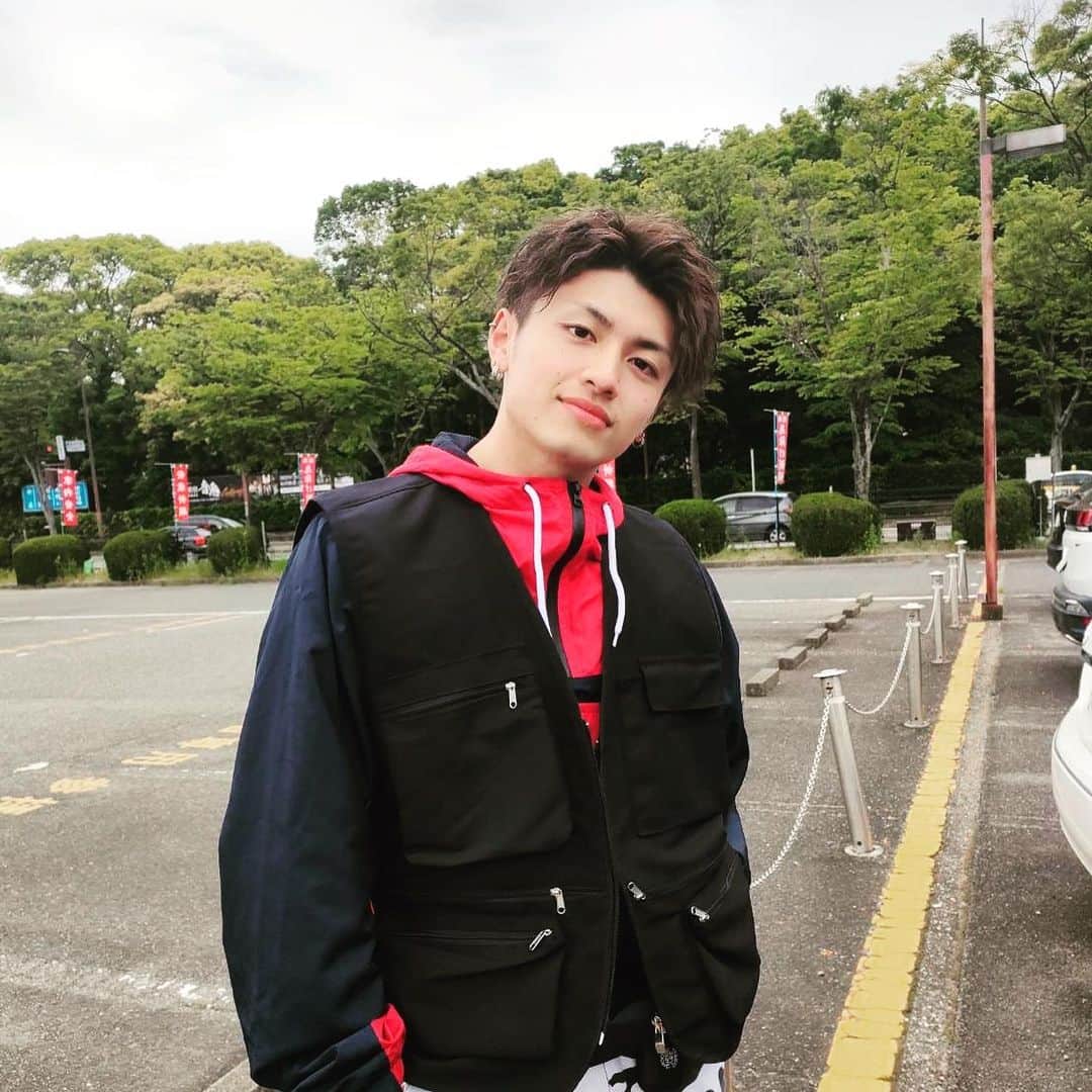 のインスタグラム：「. 博多どんたくのステージに出させていただきましたー！  久しぶりのステージ出演で、ソロで出るのは初だったのでめちゃくちゃ緊張したけど良い経験が出来ました✨  ありがとうございました🔥  今回は告知なしで出演したけど、これからまたステージに出る機会があったらお知らせします📣  #博多どんたく#ステージ#avexartistacademy」