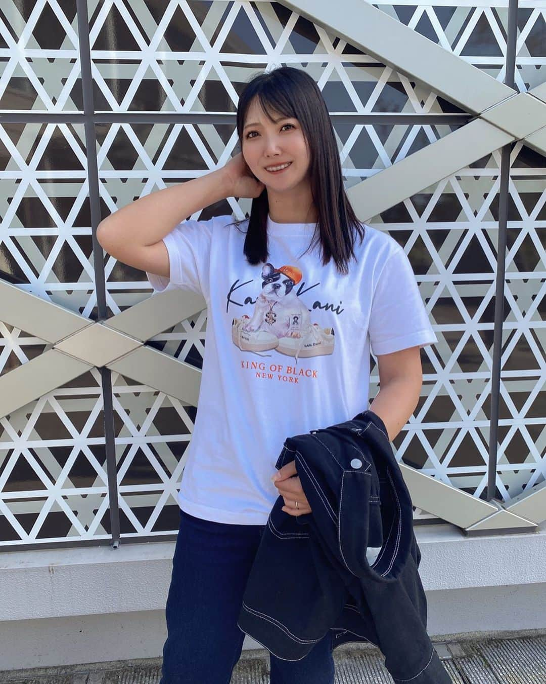 石山千晶のインスタグラム：「⁡ お誕生日にPEETさんから 超絶かわいいTシャツをいただきました🥹 ありがとうございます🥰 ⁡ これ、ご当地シリーズで他にもたくさんカラーがあるみたい✨ 私のは大阪カラー🧡 お揃いでトートバックもあるから、 みんなゲットしてみてね🤭 ⁡ #peet #karlkani #gotcha #gotchagolf  #ご当地tシャツ」