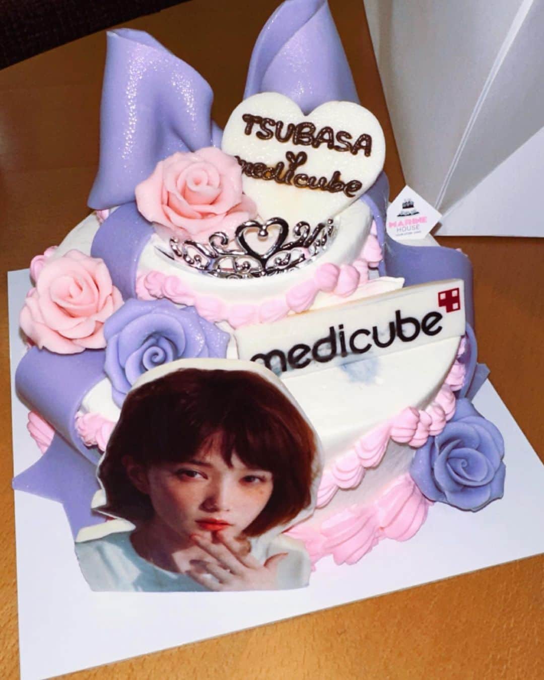 本田翼さんのインスタグラム写真 - (本田翼Instagram)「💎 @medicube_officialjapan 🧁🩵 かわいいケーキをいただきました。 cm放送中です🏃 #medicube  #ほんだのふく」5月4日 19時21分 - tsubasa_0627official