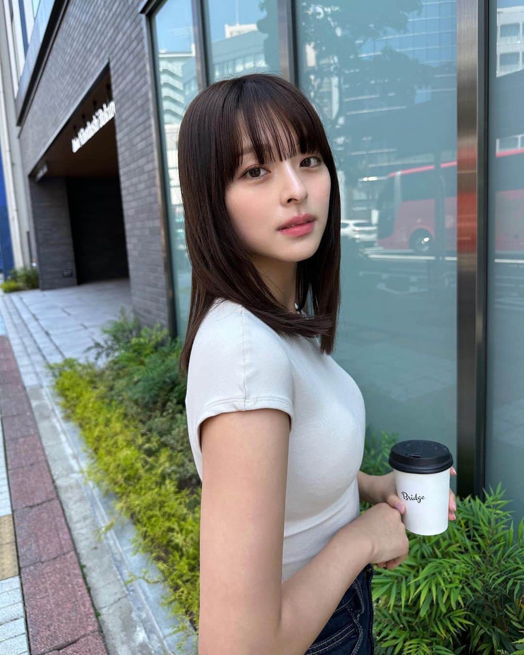 かおりのインスタグラム：「暑すぎて半袖👚」