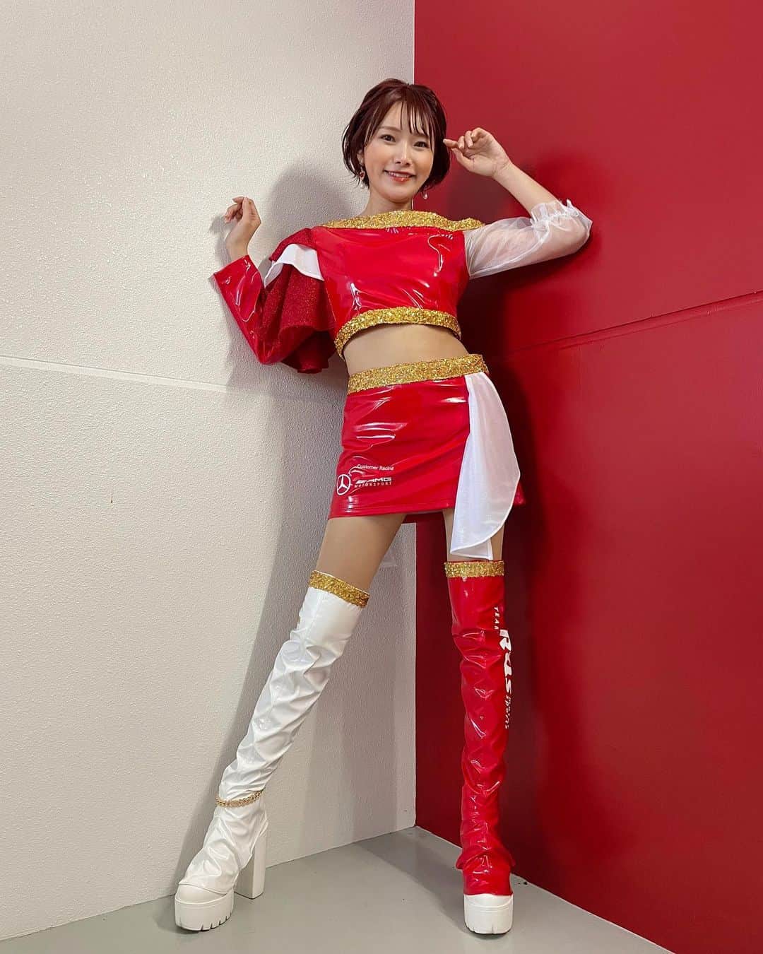 安西茉莉のインスタグラム：「✌️✌️ ⁡ GT決勝日おつまりきゅん❤️ ⁡ ⁡ お天気よくて最高のレース日和でした☀️ セーフティーカーやフルコースイエローなど 速さをセーブするものが全く出なくてびっくり…😳 こういうのをクリーンなレース、というらしい！ ⁡ 開幕戦とは打って変わって、こんなこともあるんだなぁ😳 ⁡ ⁡ 22号車は無事完走し 21位でチェッカーを受けました❣️ ⁡ ⁡ 次は6月3,4日の鈴鹿サーキット🎡 熱い応援をよろしくお願いします☺️ ⁡ ⁡ #SUPERGT #富士スピードウェイ  #GT300 #RQsMotorSports #RQsRacingGirls  ⁡ ✼••┈┈┈┈••✼••┈┈┈┈••✼ ⁡ 見つけてくれてありがとう💓 ⁡ 江戸っ子レースクイーンまりきゅんです✌️ ⁡ まりきゅんに会える日は ハイライトにまとめてあるので チェックしてほしいなぁ🥰 ⁡ フォロー・いいね・コメント・保存で 応援してくれたらよろこびます🫶 ⁡ ✼••┈┈┈┈••✼••┈┈┈┈••✼ ⁡ #レースクイーン #管理栄養士 #ショートカット  #レースクイーン写真部 #富士スピードウェイ  #美脚 #ニーハイブーツ #ハイヒール」