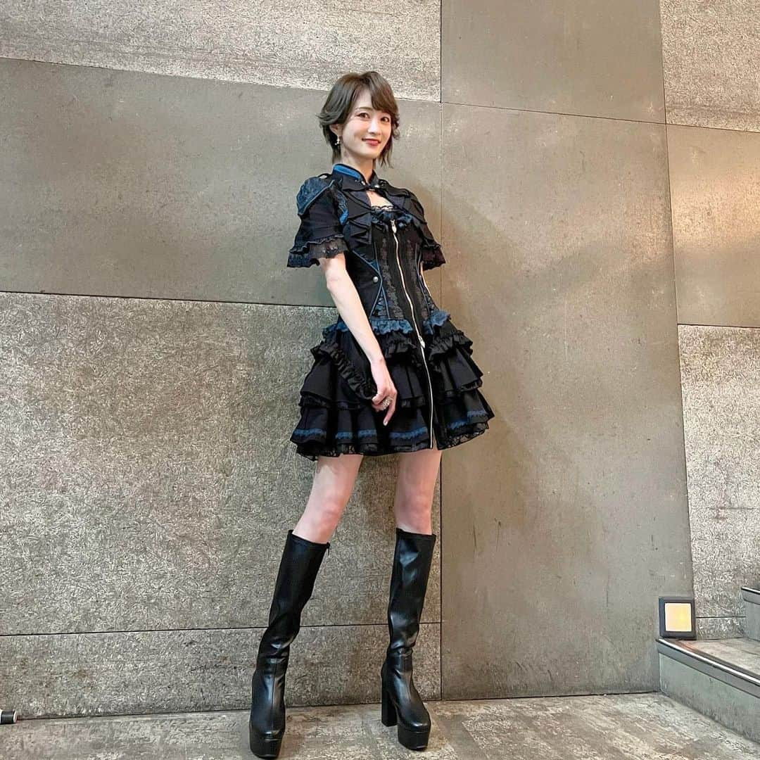 AYASAさんのインスタグラム写真 - (AYASAInstagram)「🖤💙 またまた一目惚れした @ozzonjapan 様のお衣装でライブ出陣しました🥰 お色も形もデザインも最高🫶 ・ ・ #バヨリン弾きの衣装 #ozzonjapan  #約束のあやさ  #渋谷www  #Ayasa #バヨリン弾き」5月4日 19時37分 - ayasa_doya