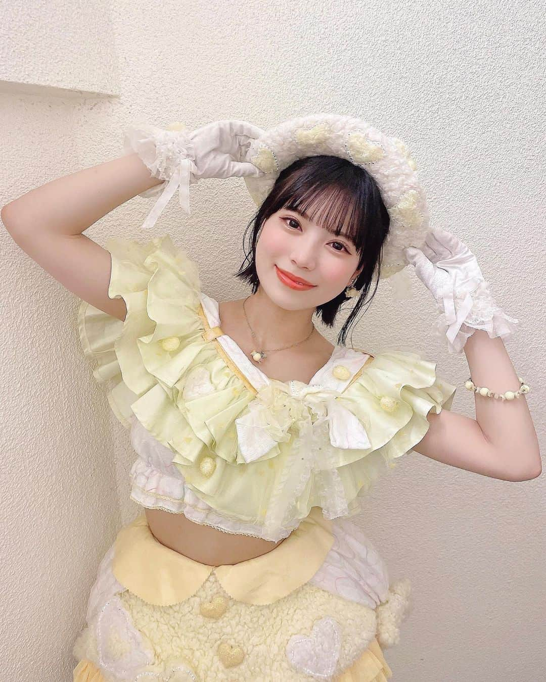 隅野和奏のインスタグラム：「ピンクから黄色に進化しました😽💛 . . . #nmb48リクエストアワー2023  #おnewの上履き をセンターで歌わせていただきました💫  #アイドル #アイドル衣装  #03 #nmb48 #ボブ」