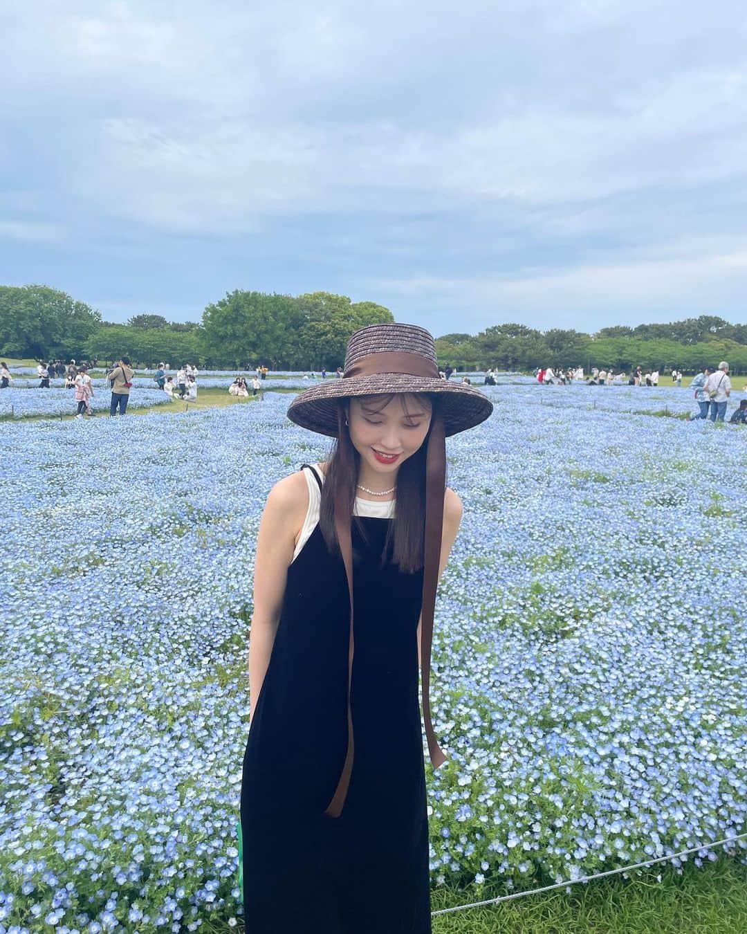 足立沙織さんのインスタグラム写真 - (足立沙織Instagram)「. ネモフィラを見に💠 天気も良くてより一層綺麗だった☺️  GWは毎年行ってる気がする🫧  . #海の中道海浜公園#ネモフィラ#ネモフィラ畑#ネモフィラブルー#ネモフィラ祭り#海の中道#gw旅行#福岡#福岡観光#福岡旅行#좋아요반사̆̈#좋아요꾹#데일리룩코디」5月4日 19時42分 - sao_ri_17