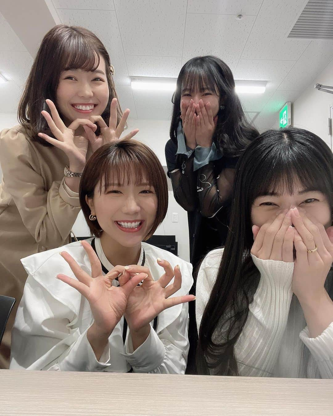 佐藤夢さんのインスタグラム写真 - (佐藤夢Instagram)「園田競馬レジェンド予想会！！  遅くなりましたが昨日のお話♪  SKNフラッシュ8からは佐藤夢、 海江田麻貴ちゃん、塩崎令佳ちゃん、吉沢咲那ちゃんの4人が順番に出演でした👯‍♀️💃💃  SKNプレイスには沢山のお客様に見ていただき、楽天競馬YouTube LIVEでは8500人近くの方がご視聴いただいておりました☺️❤️  豪華ゲストの皆様と西村寿一さんとみんなで楽しく予想会できてよかったです☺️  みんなありがとうね！！」5月4日 19時42分 - dreamsatoo