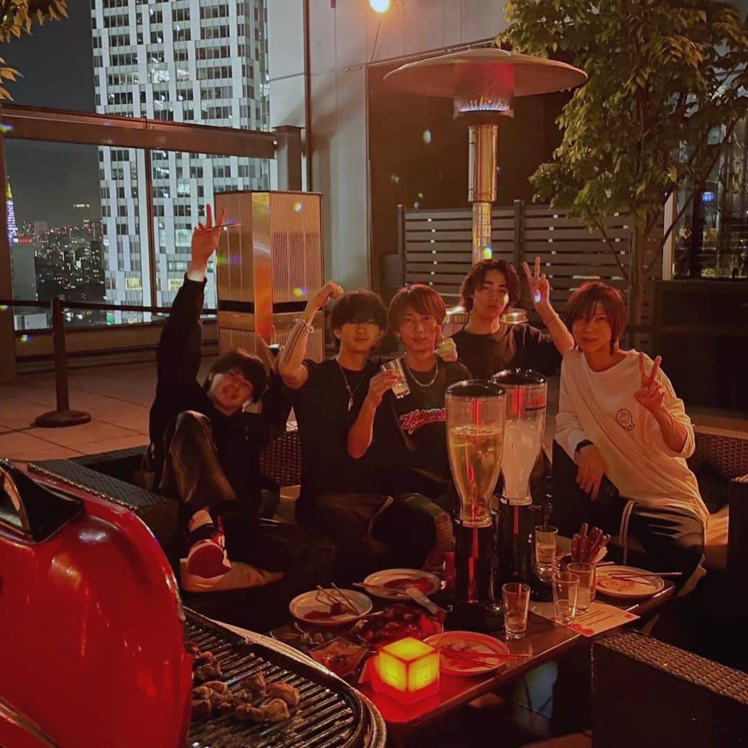 のインスタグラム：「全力で働くのはもちろんだが、全力で遊ぶことも忘れませぬ🍖 #渋谷#celavitokyo #gw」