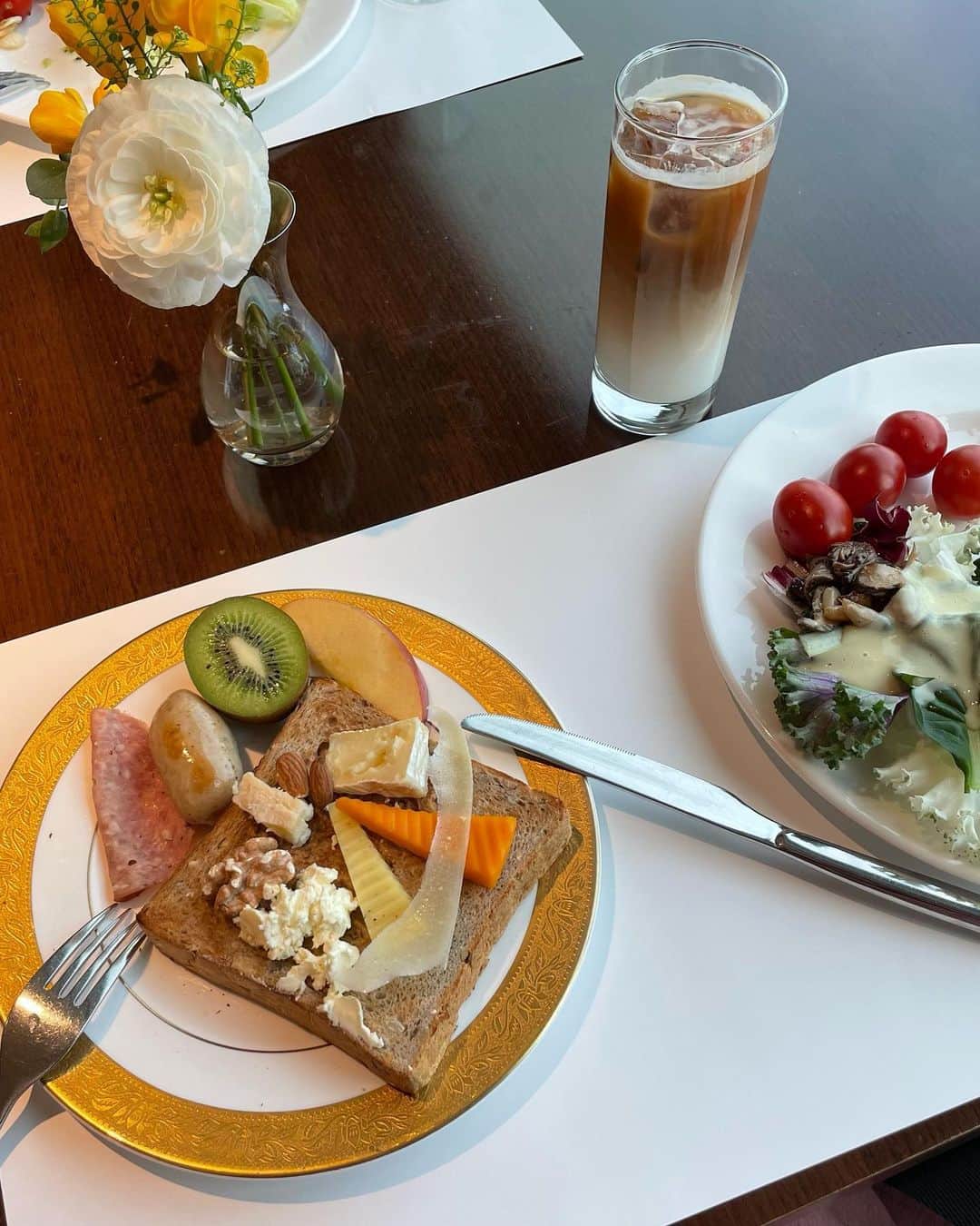 中西香菜さんのインスタグラム写真 - (中西香菜Instagram)「朝はご飯派？パン派？食べない派？  私は最近全粒粉の食パンにチーズとはちみつをかけて食べるのにはまってます🍞🥞🥐🫢」5月4日 19時59分 - nakanishi_kana_