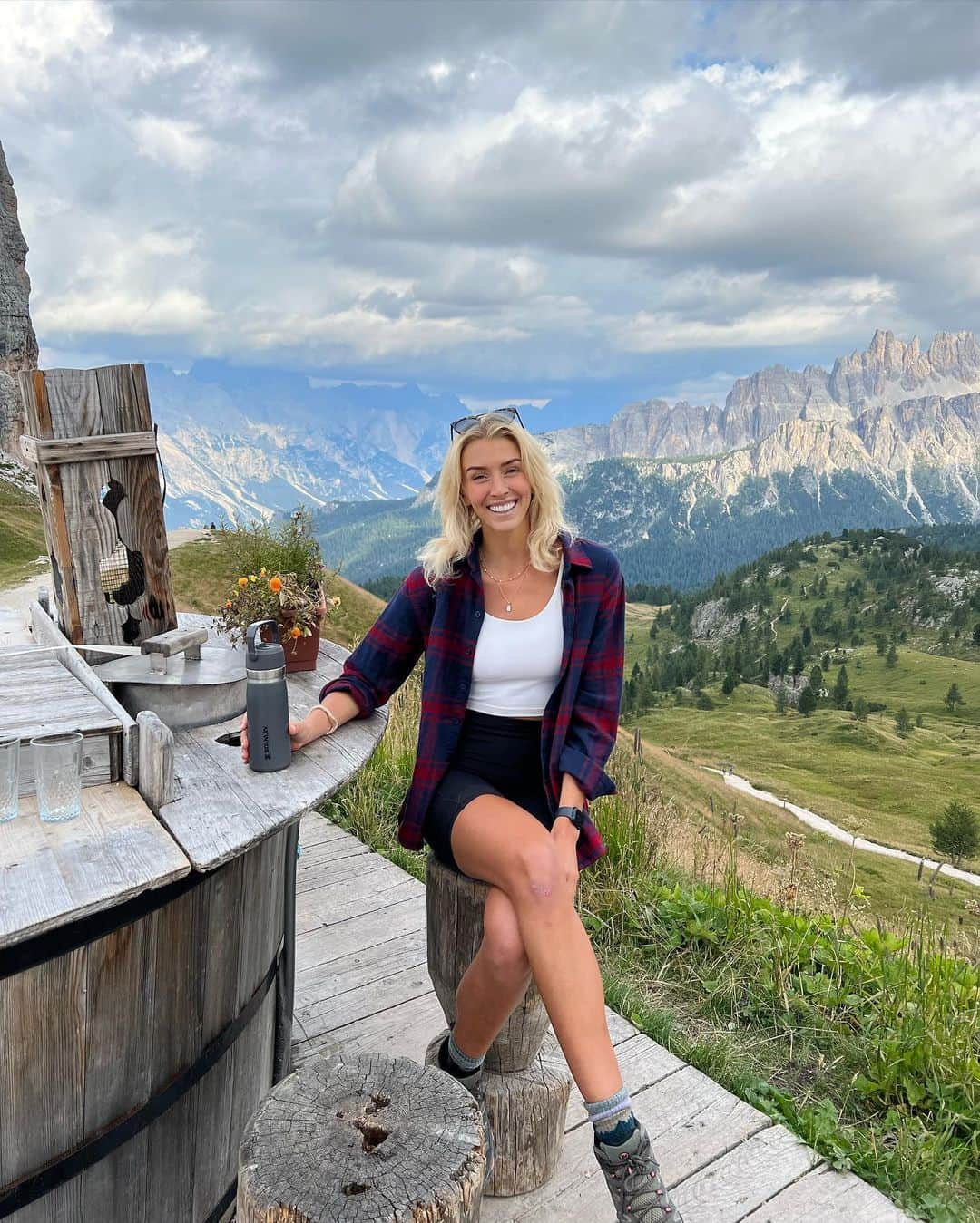 Zanna Van Dijkさんのインスタグラム写真 - (Zanna Van DijkInstagram)「SOLD OUT! HIKE THE DOLOMITES WITH ME 🇮🇹  Spaces are now available for my next group hiking trip in 2023! Here’s all the deets:  ➡️ When? 15-22nd July 2023  ➡️ What? An immersive hiking adventure through The Dolomites, my favourite mountains in the world! I have handpicked the very best routes - think towering peaks, glacial lakes and alpine meadows. All fuelled by delicious local food Italian food. The dream! 🥾   ➡️ What will we see? Highlights include: ✨ 8 days exploring the UNESCO listed landscape that is the Dolomites. Including the famous Lago Federa, Tre Crime di Lavaredo and Cinque Torri. ✨ Experience the beauty of the region. Alpine lakes, rugged mountains, powerful waterfalls and lush green valleys. It's an incredible sight. ✨ A mid-trip relaxing day at Lago di Brais. A chance to let your legs rest & take a dip in the crystal blue water! ✨ Fuel up with delicious local food and tuck into hearty mountain hut meals. We can sample all the strudel!  ➡️ Price & booking? The price is £2500. Not including international flights. Bookings can be made through my website shop, you can also find more info and the full detailed itinerary there ✅   ➡️ Anything else? Veggie and vegan options will be provided. You’ll need an intermediate level of fitness for this adventure as some days we will be hiking 10-15km. More FAQs are answered on my stories 🏔️   I can’t wait to make memories with you! ♥️ (ad - my own retreat) #hikingretreat #grouphiking」5月4日 19時59分 - zannavandijk