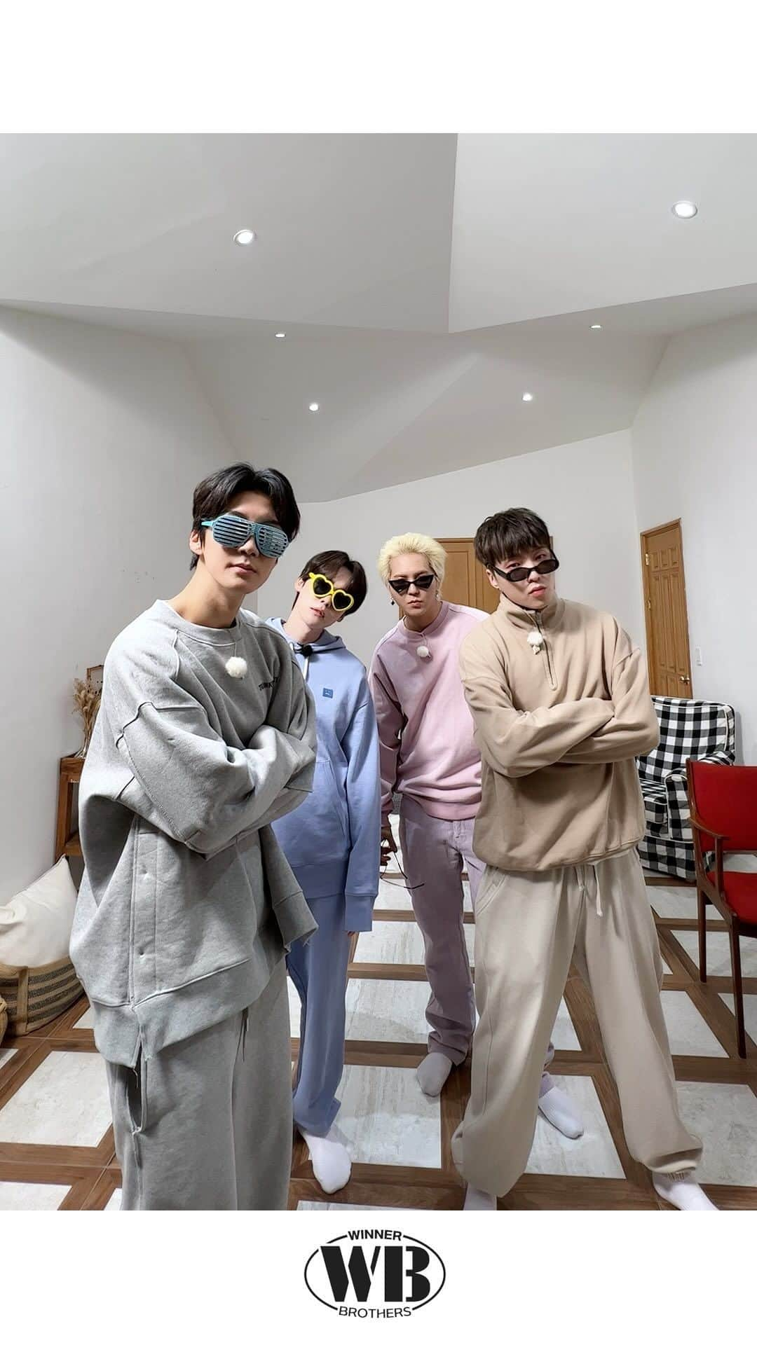 WINNERのインスタグラム：「친구들끼리 깜찍하게 홀리데이를 즐기는 방법 #WINNER_BROTHERS  EVERY TUESDAY 8PM (KST) WINNER Official YouTube  #위너브라더스 #WINNER #위너」