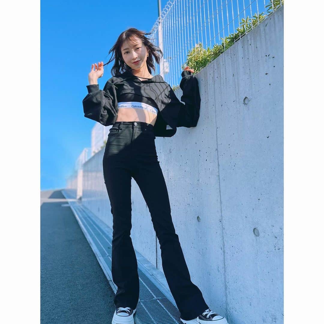 辻野かなみのインスタグラム：「❤︎  ⁡ 全身も🖤 ⁡ GW楽しんでますか？😊 私は、兄が誕生日プレゼントとして牛タンをご馳走してくれました🎶 極厚でめっちゃ美味しかったです💓 ⁡ #converse #コンバース厚底　#CalvinKlein #辻野かなみ　#かなみん　#超ときめき宣伝部#超とき宣　#アイドル　 #𝗂𝗇𝗌𝗍𝖺𝗀𝗈𝗈𝖽 #𝗂𝗇𝗌𝗍𝖺𝗅𝗂𝗄𝖾 #𝖿𝗈𝗅𝗅𝗈𝗐𝗆𝖾 #𝗅𝗈𝗏𝖾 #데일리룩　#데일리룩코디　#패션	#오오티디 #데일리　#좋아요　#팔로우」