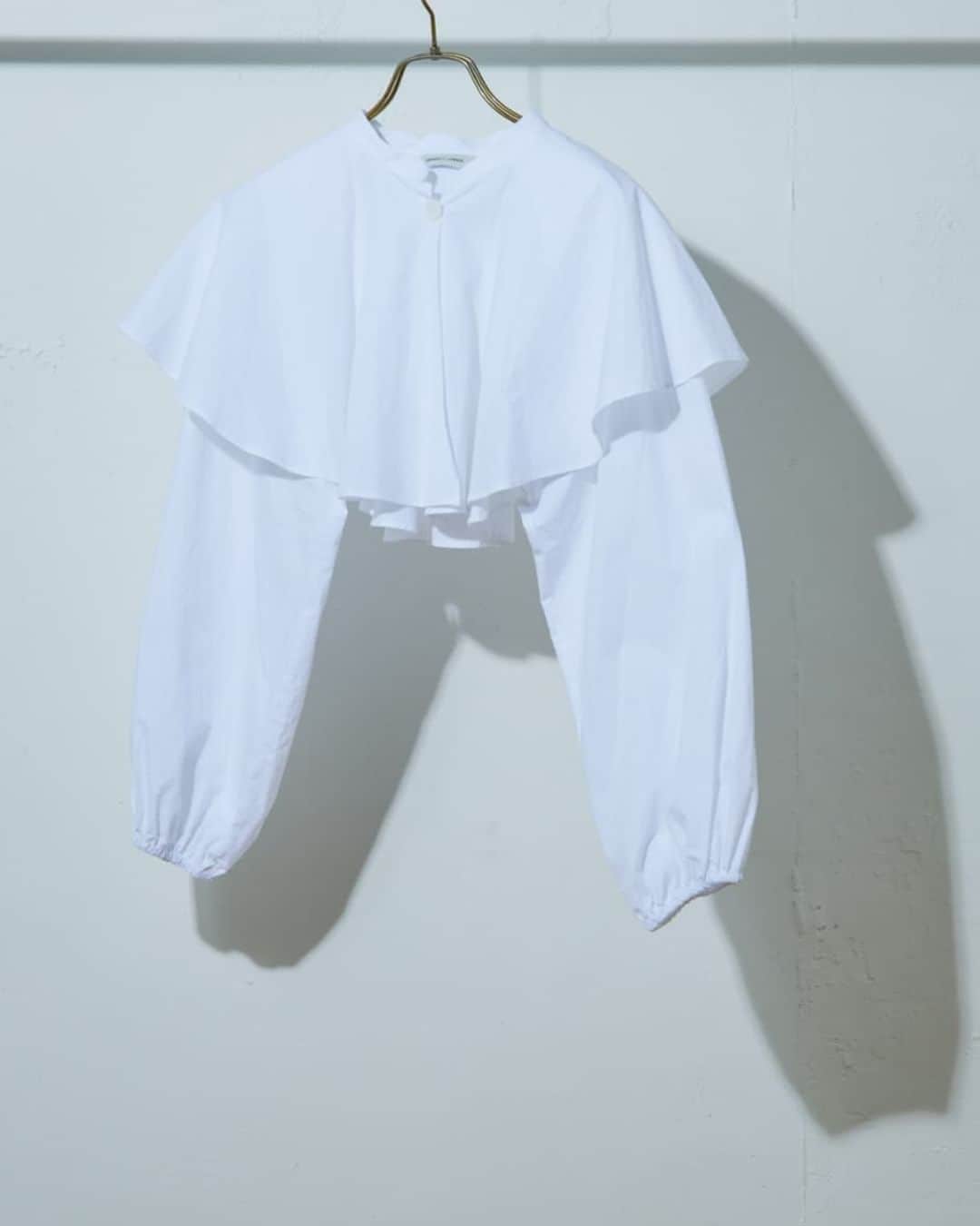 PAL CLOSET(パルクローゼット)さんのインスタグラム写真 - (PAL CLOSET(パルクローゼット)Instagram)「オフィスなどきちんと感を出したいシーンはもちろん、 カジュアルなデニム合わせにもぴったりなシャツ✨  シンプルで着回し力抜群なシャツは、オトナ女子のマストアイテムです❣ 今回は、清潔感たっぷりな初夏のシャツ10選をご紹介いたします。  ----- Whim Gazette RAMIE STAND COLLAR SHIRT キメすぎない大人のコーデが楽しめる夏の定番のカジュアルシャツ。 細くすっきりとしたバンドカラーやボザムの切り替えなど、クラシカルな雰囲気をまとったアイテムです。  CAPRICIEUX LE'MAGE CAPE COLLAR BOLERO SHIRT 大きめのフレアケープがコーデのポイントになるシャツ。 他と被らない存在感のあるデザインでコーデを華やかにしてくれます。  RIVE DROITE LINEN LOOSE SHIRT ナチュラルで程よくシアー感のある大人っぽいリネンシャツ。 トップスとしてさらりとタイトスカートやデニムと合わせたり、 Tシャツやキャミソール・ワンピースの上からバサッと羽織るのもおすすめです。  DOUDOU SLEEVE RIB BACK OPEN SHIRT 袖リブ&バックギャザーデザインで抜け感たっぷりのブラウス。 真夏にも着られるシアー素材で仕上げました。  Loungedress LINEN BACK TIE SHIRT Loungedress定番のバックタイシャツ。 ソフトなリネン素材なので、直接肌に触れる夏の時期にもざらざら感が少なく、 ストレスフリーな着心地になっています。  COLLAGE GALLARDAGALANTE RAMIE GATHERED SHIRT 上質で上品な透け感を楽しむ、シンプルなロングシャツ。 ラミーの清涼感を生かした薄く軽い生地感が女性らしさを演出してくれます。  SHENERY WESTERN SHEER SHIRT トレンドのシアーシャツがウエスタンデザインで登場！ 着るだけでスタイリングが一気に今季らしい印象に◎ -----  #palcloset #パルクロ #パルクローゼット #パル #オトナカジュアル #オトナ女子 #オトナファッション #シャツ #シャツコーデ #シアーシャツ #シアーシャツコーデ #UV対策 #カジュアル女子 #カジュアルコーデ #カジュアルファッション #シンプルコーデ #大人ファッション #低身長コーデ #高身長コーデ #カラー #30代コーデ #40代コーデ」5月4日 20時00分 - palcloset_onlinestore
