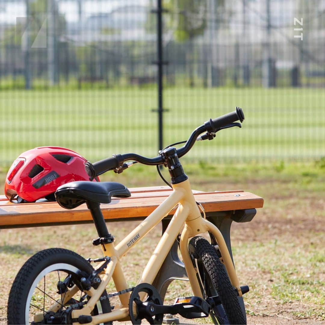 RITEWAY -Official Instagram-さんのインスタグラム写真 - (RITEWAY -Official Instagram-Instagram)「ZIT ジット  自転車が大好きになる超軽量キッズバイク。 ペダルを漕げるようになった瞬間、普段車で行っている公園に自転車でたどり着いた瞬間、達成感と自尊心で満たされた最高の笑顔に出会えます。 クラス最軽量5.8kg(14")で軽くて思い通りに走れるZITは子どもの移動範囲をさらに広げてくれて、何よりも楽しい親子の時間を作れます。 —————————— #ritewayzit #ジット #riteway #ライトウェイ #自転車 #自転車のある生活 #幼児車 #キッズ自転車 #こども自転車 #子供自転車 #サイクリング #クロスバイク #14インチ自転車 #16インチ自転車 #18インチ自転車」5月4日 20時00分 - riteway_bike