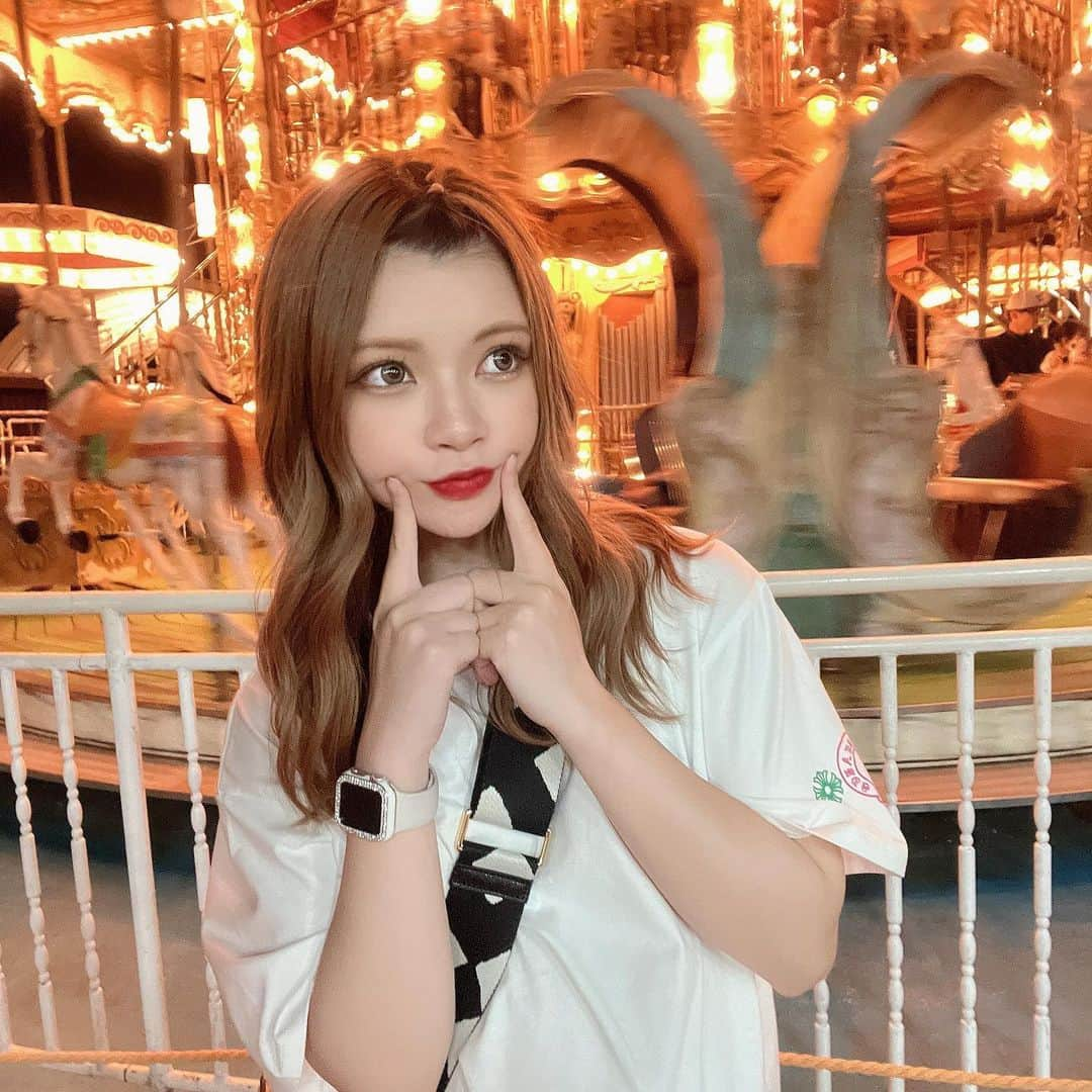 岩永由里奈さんのインスタグラム写真 - (岩永由里奈Instagram)「GWひらパー🎡✨ 乗られへんから食べる専門とメリーゴーランド🎠だけ乗った♡」5月4日 20時00分 - yurina011130