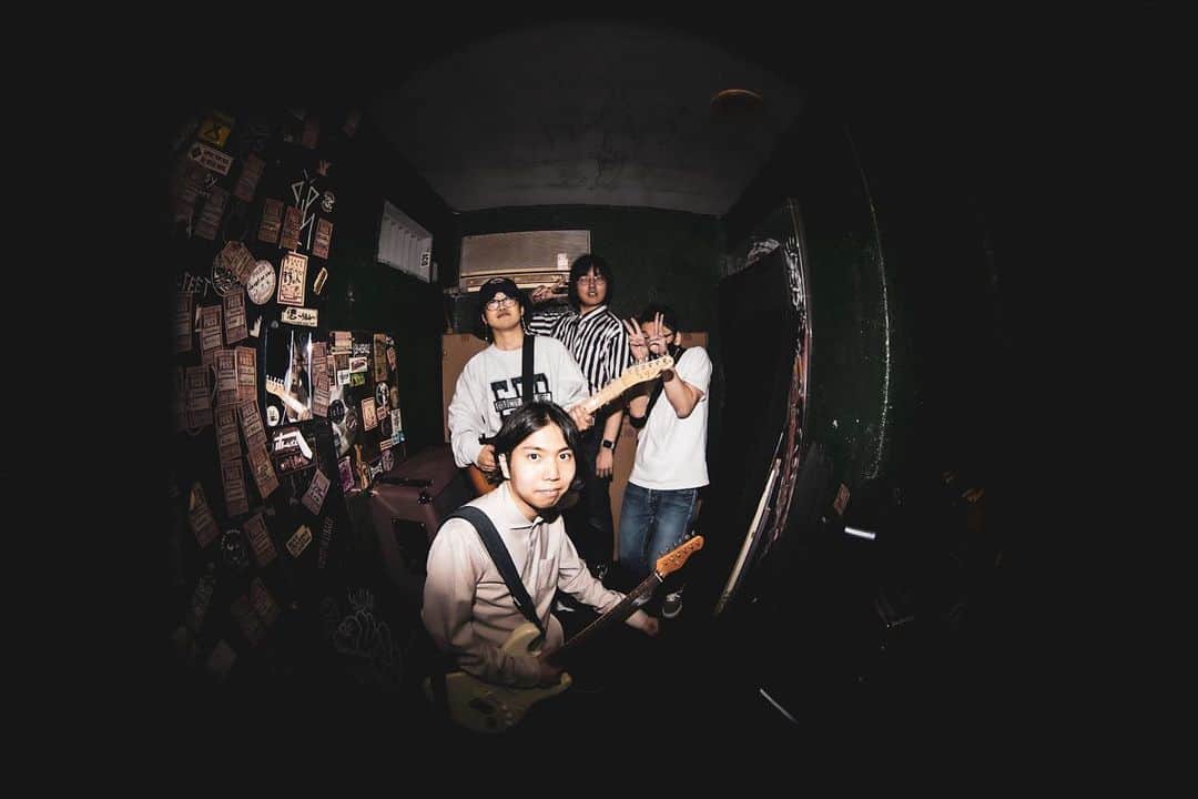 歴史は踊るのインスタグラム：「Photo by @_12345sx  May 3, 2023 TIGHT ROPE 「JOSHIDAI ROCK」  来てくれて聞いてくれてありがとう！  Setlist 1.歴史は踊る 2.飛べ！彗星 3.新曲 4.Breaktime 5.新曲 6.AIR En1.Dancing in the Rain En2.愛の歌嫌いや」