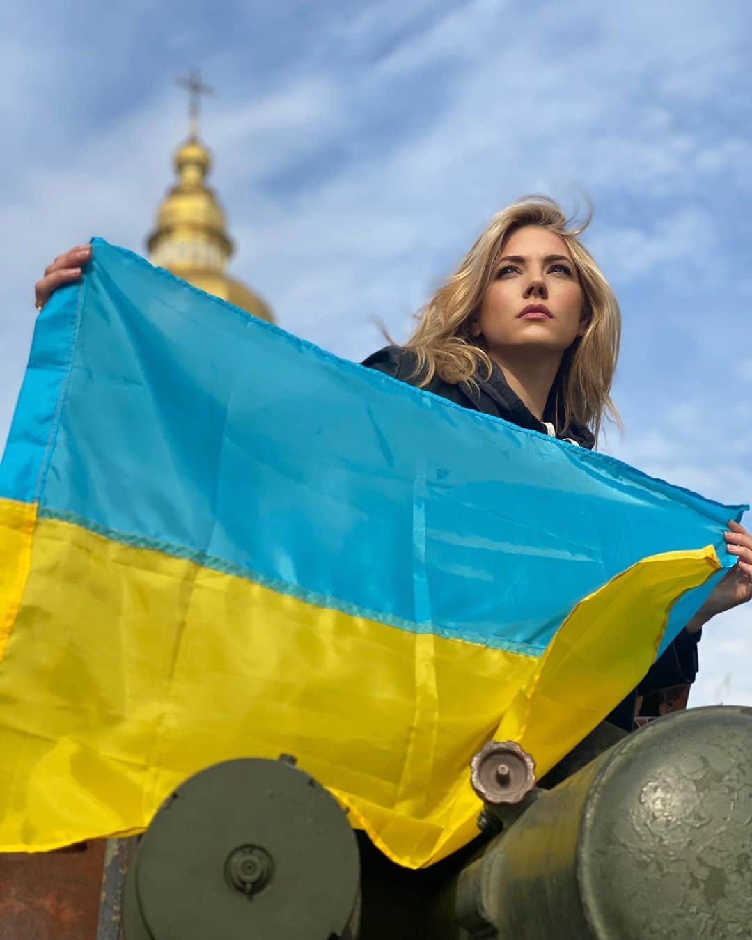 キャサリン・ウィニックさんのインスタグラム写真 - (キャサリン・ウィニックInstagram)「Proud to be back in Ukraine. Slava Ukraini! 🇺🇦」5月5日 1時28分 - katherynwinnick