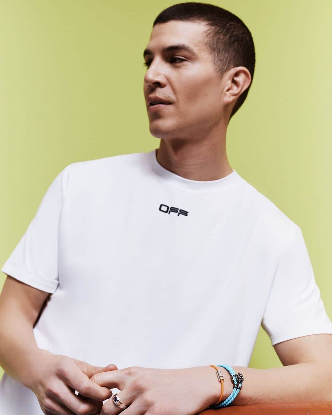 barneysnyofficialのインスタグラム：「Cut from cotton to a slim fit. @off____white」