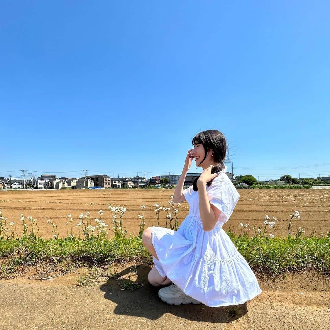 のインスタグラム：「この頃の気づき & 心によくリマインドしている言葉たち...📖✍️✨  💫去るものは追わず、来るものは拒まず  💫笑うものには福来たる  💫心に明確な決意・確信したものは、「How?どうやって?」がわからなくても、実現されるべきものは、 必ずベストなタイミングに導かれて実現できる  💫恐れを動機になにかを選択したり、逆にしなかったりすると、 違和感が常に残ったまま意図してない方向に物事が進む。 だから、もうアクセルを踏んで進んでいるのに自分の動機が恐れのままだと気がついたら、心を「愛」「わくわく」「希望」「信じる心」などHopefulな意図にシフトすること  ・  𝙃𝙤𝙬 𝙖𝙗𝙤𝙪𝙩 𝙮𝙤𝙪??☺️  私はソウルノートにいつもその日/その週/その月に学んだこと、気がついたこと、興味をもったことなど、 自分へリマインドし続けたいことは書き留めるようにしています✍️✨  みなさんの最近の気づきや、 自分へのリマインダーはありますか？  ぜひコメント欄でShareください🕊   ・ ・  #私服 #セカンドハンド #ソウルフルジャーニー #ソウルノート #セルフケア#セルフラブ #エシカルファッション」