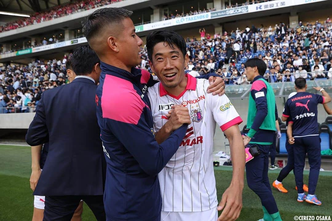 香川真司さんのインスタグラム写真 - (香川真司Instagram)「OSAKA is @cerezo_osaka  #sk8 #cerezo #derby」5月4日 20時11分 - sk23.10