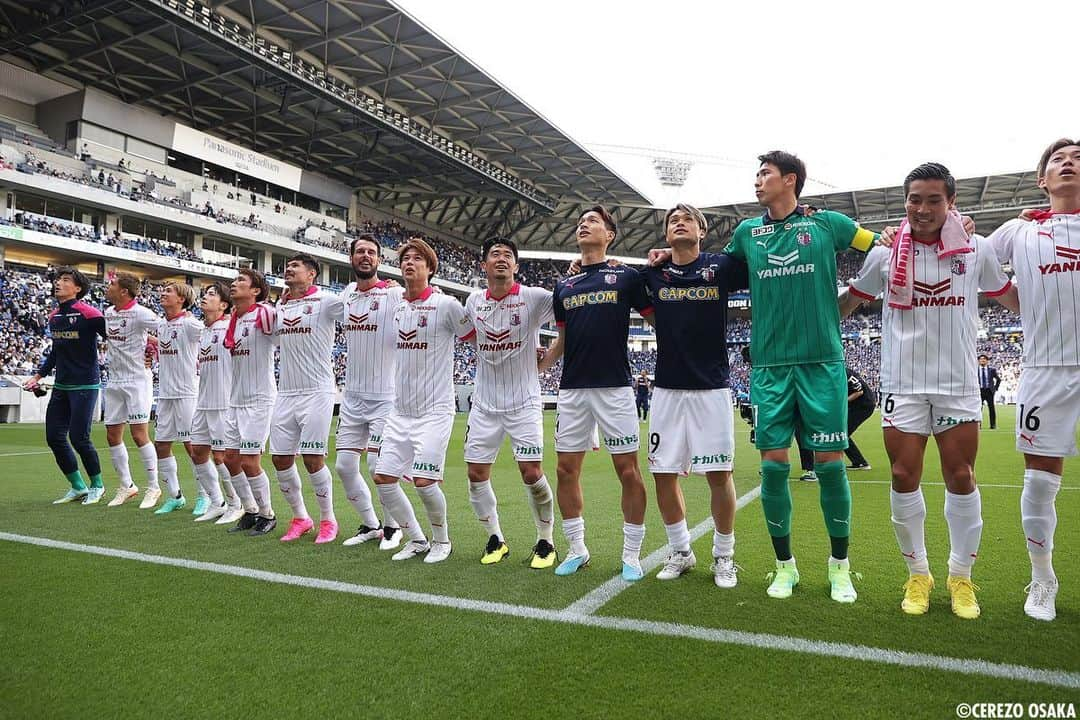 香川真司さんのインスタグラム写真 - (香川真司Instagram)「OSAKA is @cerezo_osaka  #sk8 #cerezo #derby」5月4日 20時11分 - sk23.10