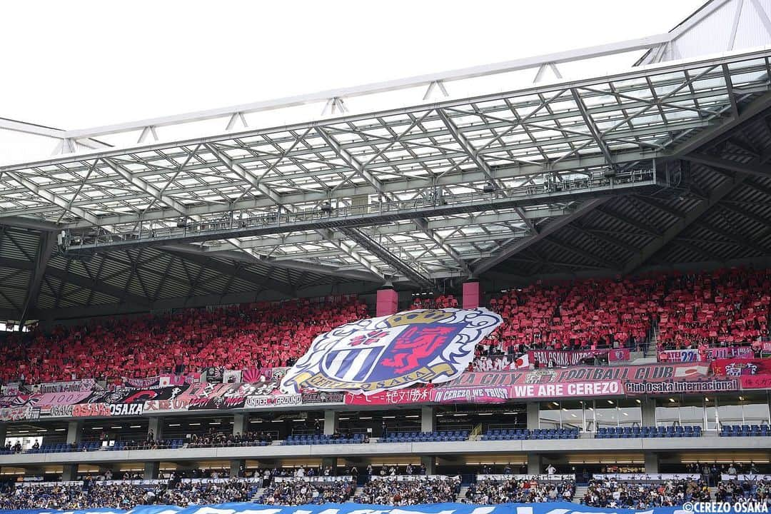 香川真司さんのインスタグラム写真 - (香川真司Instagram)「OSAKA is @cerezo_osaka  #sk8 #cerezo #derby」5月4日 20時11分 - sk23.10