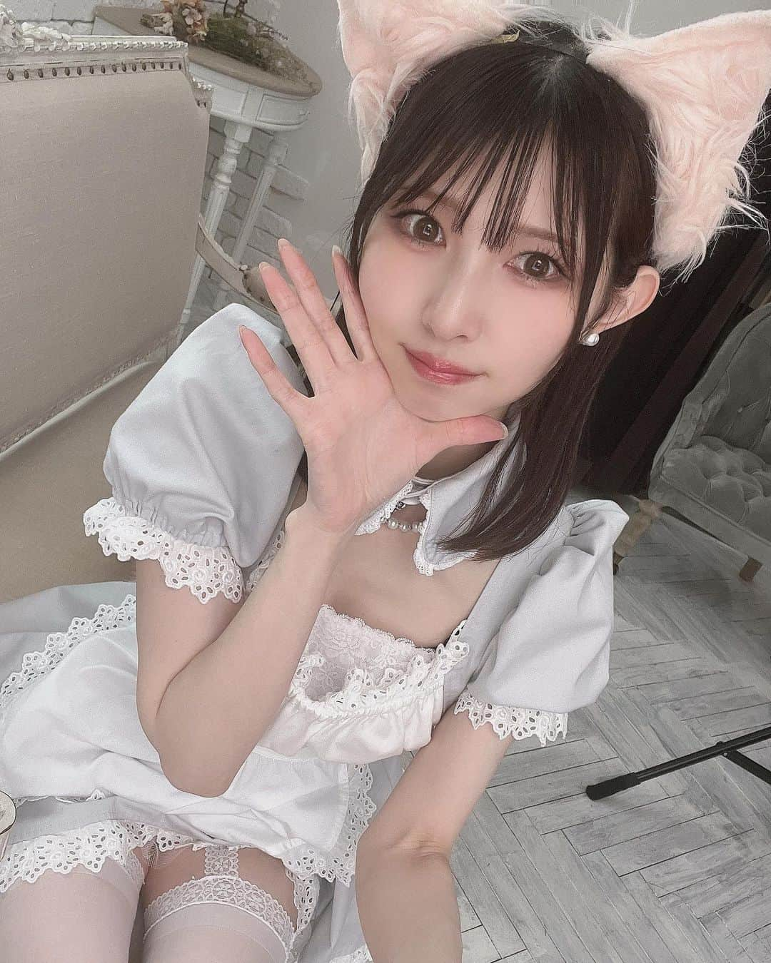 璃波さんのインスタグラム写真 - (璃波Instagram)「.  昨日は可愛い制服で撮影でした♡  6/25(日)空けておいてほしい✨ またお知らせするよ！  .  #メイド服 #僕と猫 #猫カフェ #メイドカフェ #コンセプトカフェ #catcostume #japanesegirl #cosplay #cosplaygirl #photooftheday #selfie #followme #셀카 #촬영 #좋아요환영 #コスプレ #コスプレイヤー #璃波」5月4日 20時06分 - rinami_13