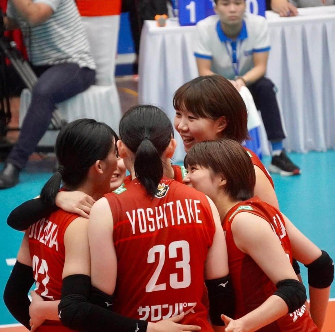 大竹里歩さんのインスタグラム写真 - (大竹里歩Instagram)「🇻🇳 アジアクラブ選手権🏐 久しぶりの国際大会✨ 毎日が新鮮で学びが多く体感する日々でした!!  この経験は必ず来シーズンへ繋げて 成長し続けていきたいと思います🤍  これにて今シーズン終わり🎌 共に歩んで下さったSPRINGSFAMILYのみなさん💙 本当にありがとうございました🫶  最後にあかりんご🍎 私も君がいたからがんばれたよ、ありがとう♡  #久光スプリングス #スプリングスファミリー  #3回目のベトナム #みなさん黒鷲旗がんばれー」5月4日 20時37分 - riho_take0827