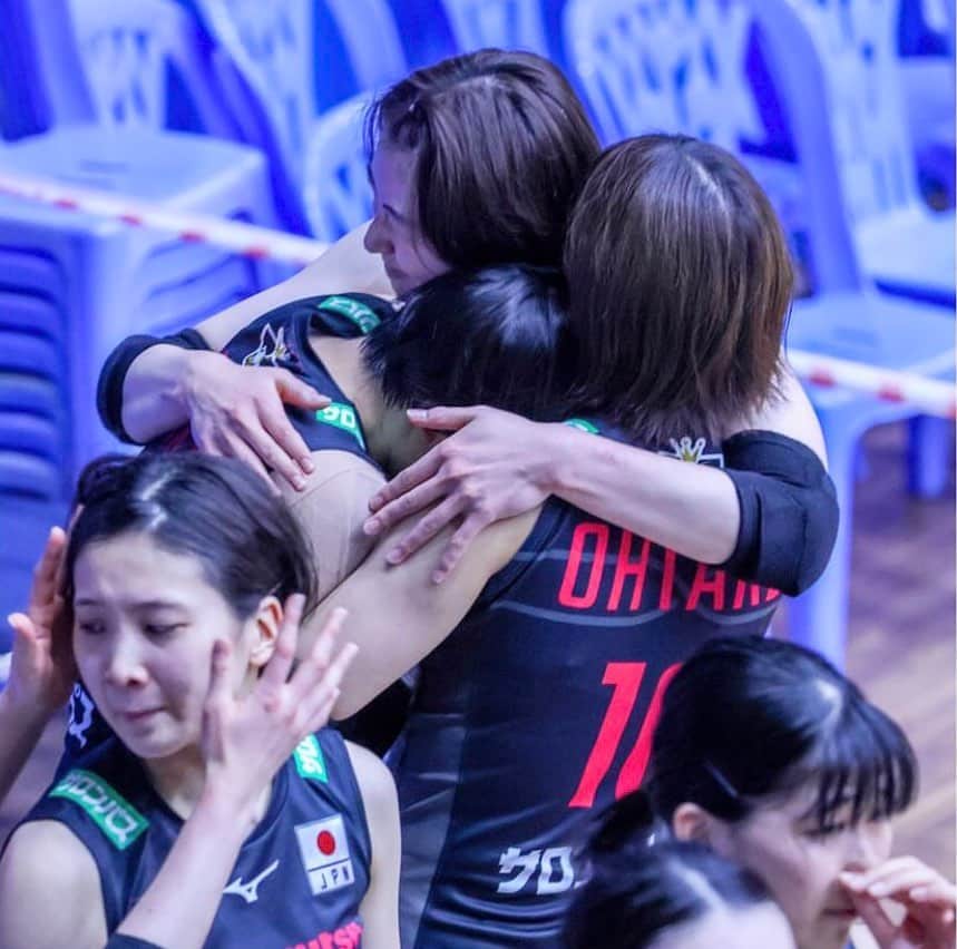 大竹里歩のインスタグラム：「🇻🇳 アジアクラブ選手権🏐 久しぶりの国際大会✨ 毎日が新鮮で学びが多く体感する日々でした!!  この経験は必ず来シーズンへ繋げて 成長し続けていきたいと思います🤍  これにて今シーズン終わり🎌 共に歩んで下さったSPRINGSFAMILYのみなさん💙 本当にありがとうございました🫶  最後にあかりんご🍎 私も君がいたからがんばれたよ、ありがとう♡  #久光スプリングス #スプリングスファミリー  #3回目のベトナム #みなさん黒鷲旗がんばれー」