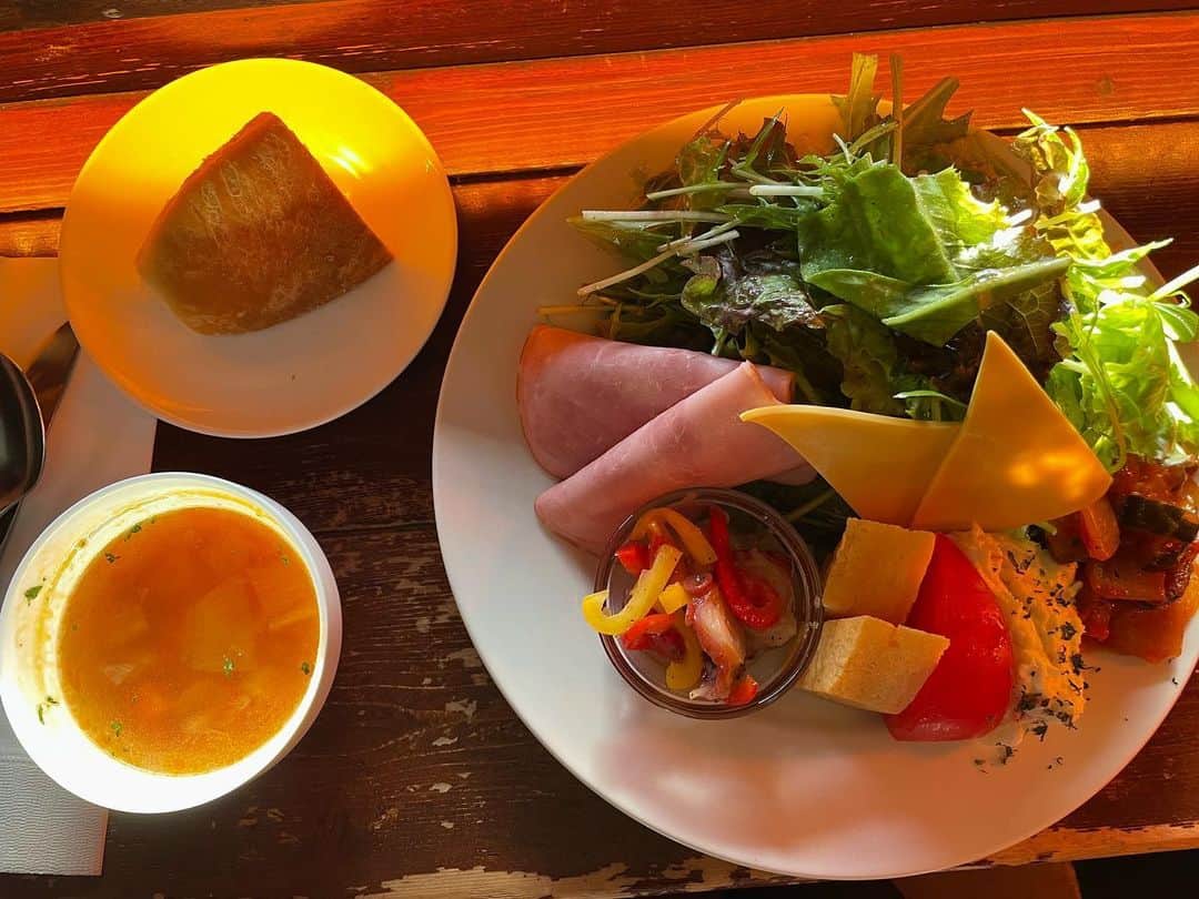 アグネス・チャンのインスタグラム：「A Japanese salad for lunch.」