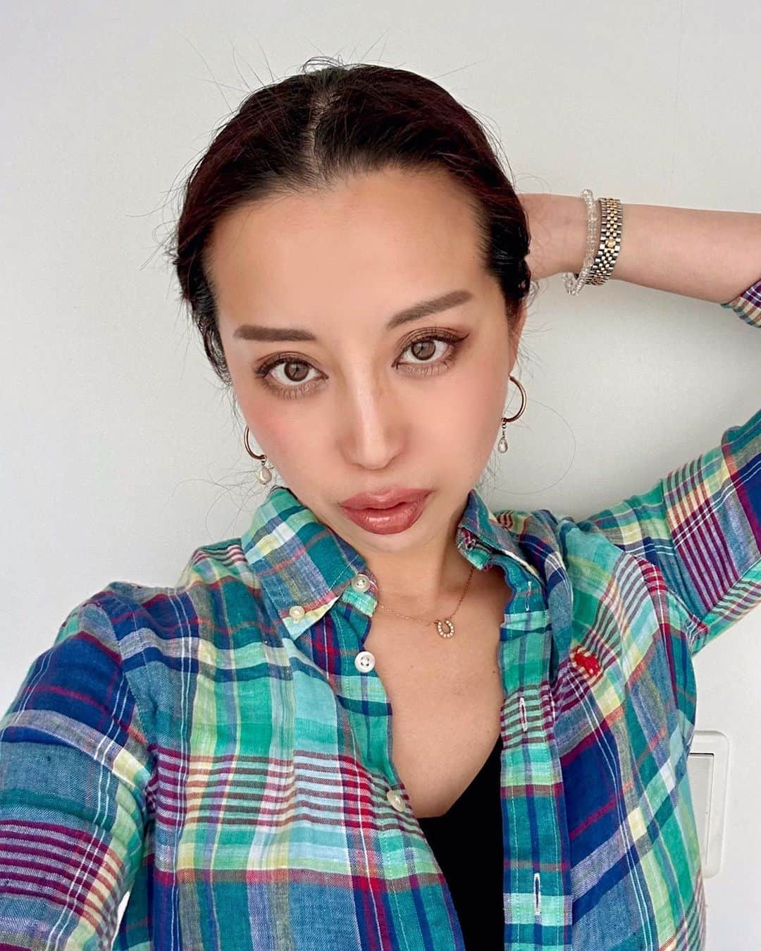 PINKYのインスタグラム：「Favourite hairstyles these days💚  前髪が伸びて来たので、セットできない日は編み込んでしまうに限る👍🪡  My fringes are getting longer, so I like to arrange them in a braid. 　 ・・・・・・・  #momlife #hairarrange #PINKY #おゆうちゃんねる #OyuuChannel」