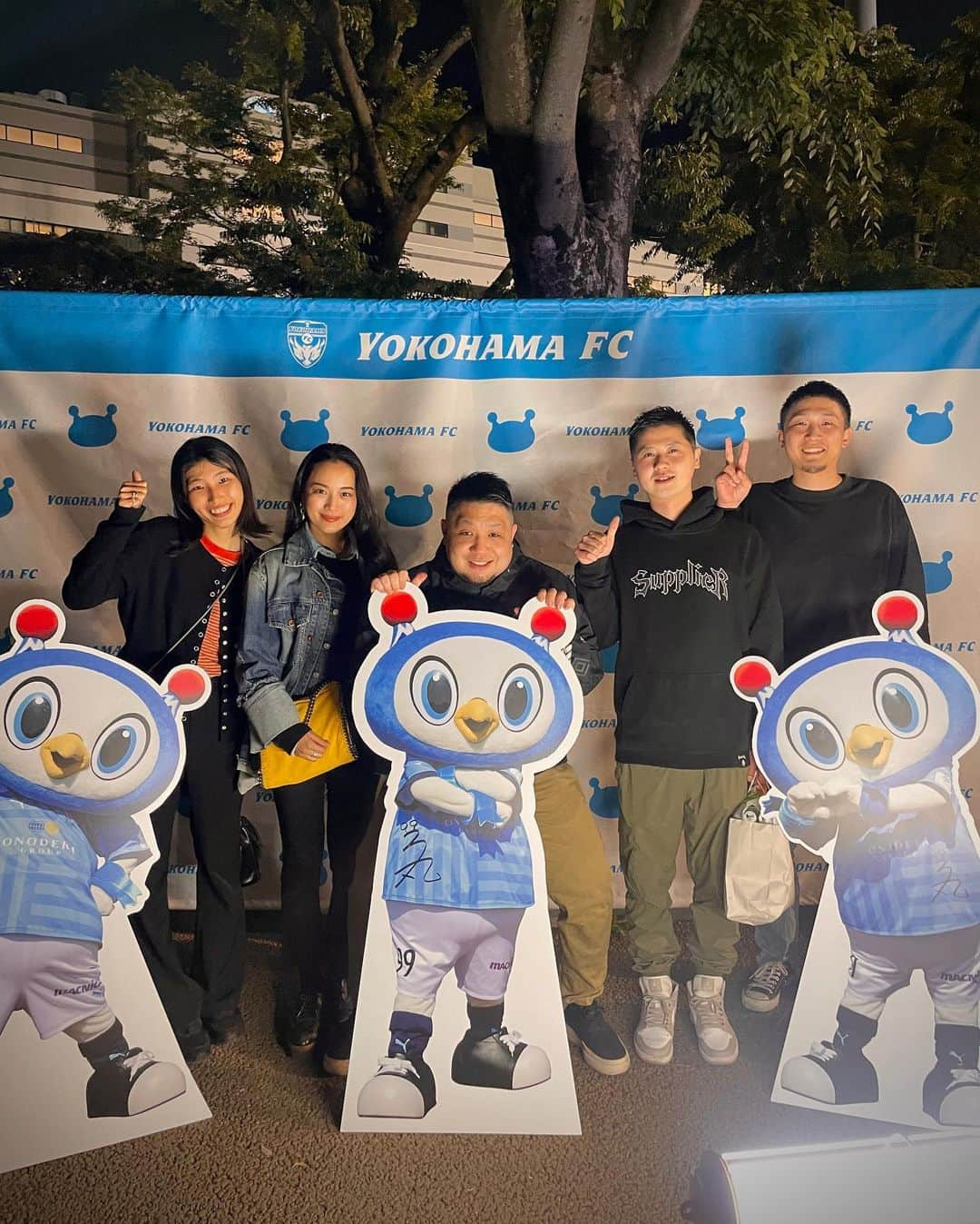 北川富紀子さんのインスタグラム写真 - (北川富紀子Instagram)「@yokohamafc_official 何年ぶりかのサッカー観戦！🍻🇯🇵 . . いつもお世話になっている 接骨院＆整骨院＆鍼灸院  「笑顔道」 @egaodo.group  @egaodo.sangenjaya   がスポンサーをしている、  ーーーーーーーーーーー 🇯🇵横浜FC   vs   ⚽️アルビレックス新潟 ーーーーーーーーーーー . . . . 笑顔道マッチでした！ . . . . 結果は… . . . . . . . 横浜FCの今季初勝利！！！！！ . . . わーーー！！！！✨  おめでとうございます！！！👏 . . . . 笑顔道マッチで初勝利！ めちゃくちゃ嬉しいです✨ さすが！ . . . それにしても めっちゃくちゃ楽しかった〜 . . . . どちらのチームも戦う選手たちと応援するみんなの熱い気持ちが１つになっていました！ . . . みんなで声出しOKのスポーツ観戦、最高だね！ . . . 控えめに言って、胸熱でした…。✨ . . . @egaodoshiba 素敵なサッカー観戦のお誘い、ありがとうございました！🙏✨ . . . . . #横浜FC #アルビレックス新潟 #笑顔道マッチ  #笑顔道 #接骨院#整骨院」5月4日 20時43分 - tokiko_kitagawa_