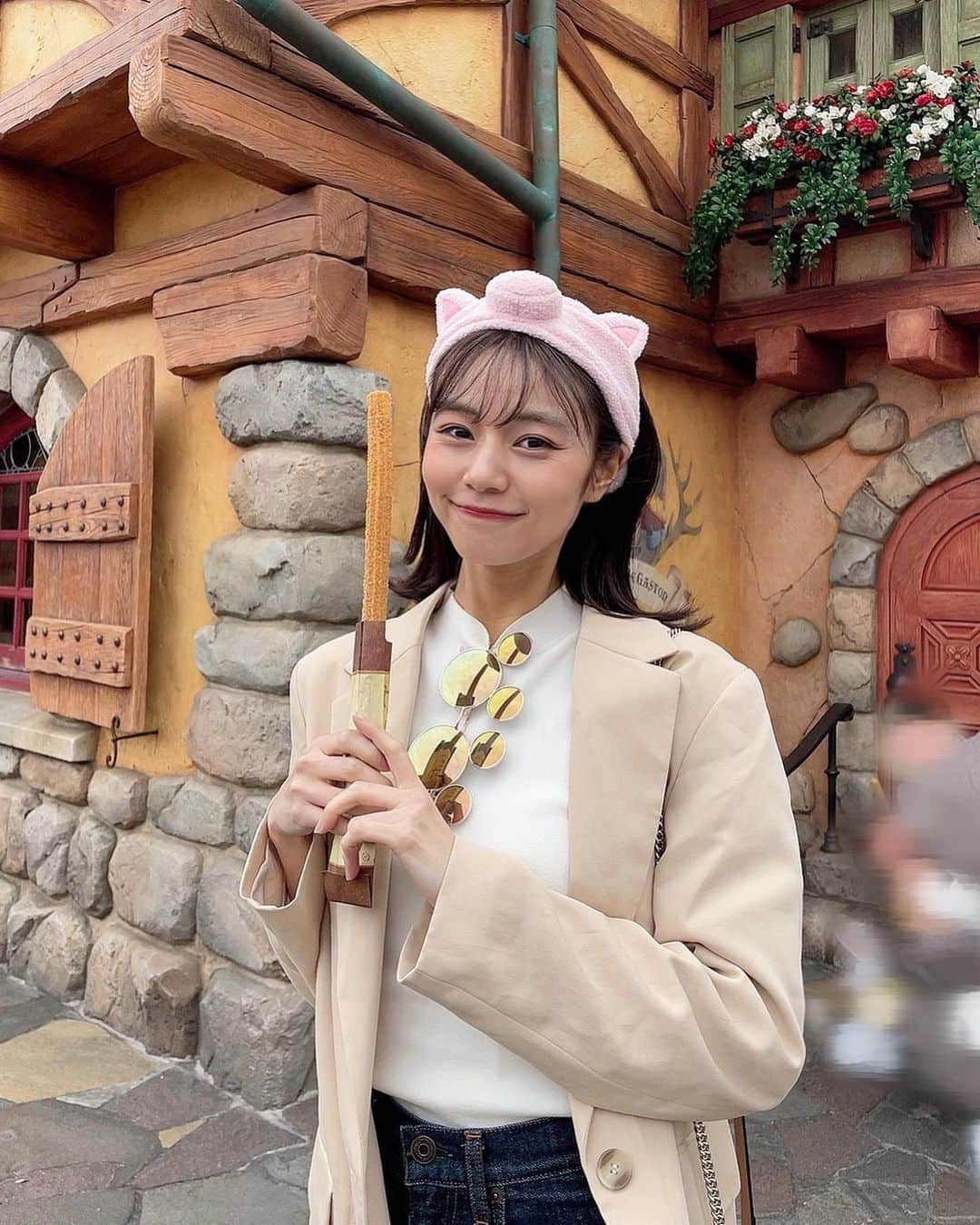 杉浦みずきのインスタグラム：「. 明日あいてる？会おう〜で 平日ふらっと行ったディズニー 昔はディズニー行くって旅行だったのに不思議な感じ、笑 平日やから空いてていっぱい乗れたし、 初めて乗った美女と野獣は、なんか感動してうるっときた、🥺笑 美女と野獣好きだから！音楽と世界がもう最高だった 幸せな一日😌💕💫  親友あみちは初めて登場かも！？  #東京ディズニーランド #disneyland」