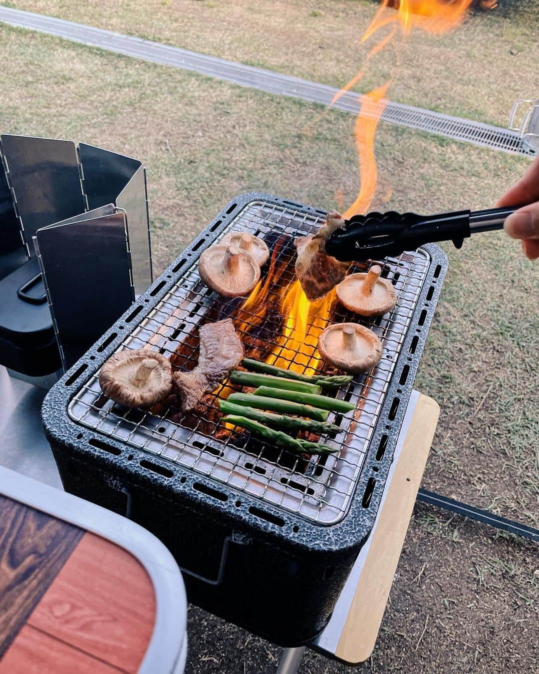 瀬口かなさんのインスタグラム写真 - (瀬口かなInstagram)「GWはキャンプに🏕️ ⁡ 今回も大好き大分県♨️ ⁡ 由布岳が綺麗に見える @yufuin_onsen_basecamp へ！ ⁡ ⁡ Colombiaで買ったサロペット、防水でUVカットでポケット沢山でお気に入り☺️足元はSUBU ⁡ キャンプの好きなところは日が暮れるにつれ焚き火の匂いやご飯の匂いがしてくるのが最高にえもくて好きなんだよねえ。 ⁡  #キャンプ #キャンプ飯 #キャンプコーデ #キャンプ女子 #キャンプ場 #大分キャンプ #九州キャンプ #由布岳 #캠핑 #露營 #vanlife #温泉があるキャンプ場」5月4日 20時54分 - seguchikana