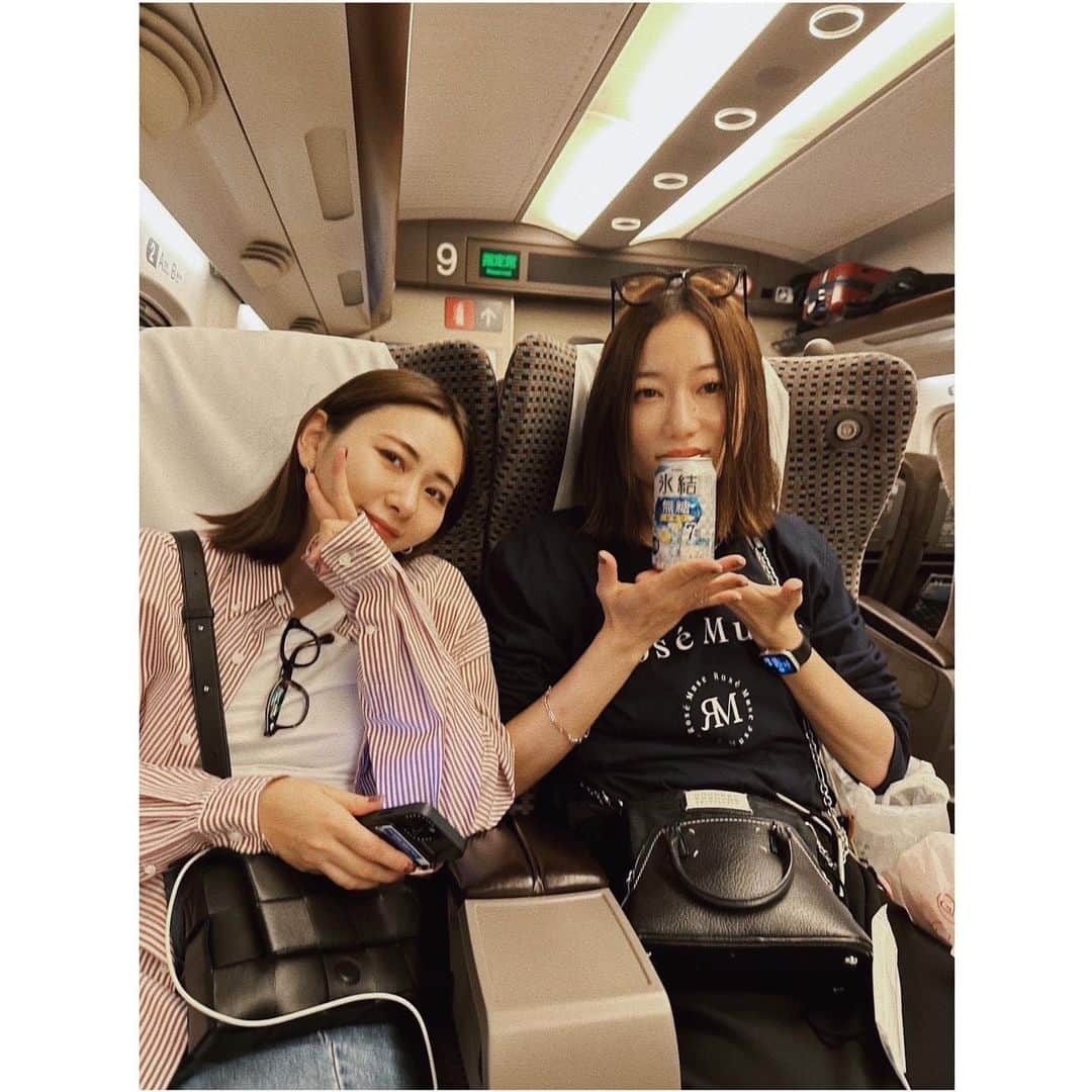 小口桃子のインスタグラム：「GW日帰り旅！！ 念願の地方競艇！蒲郡です🚤（勝つわけない）あと美味しいラーメンも🍜」